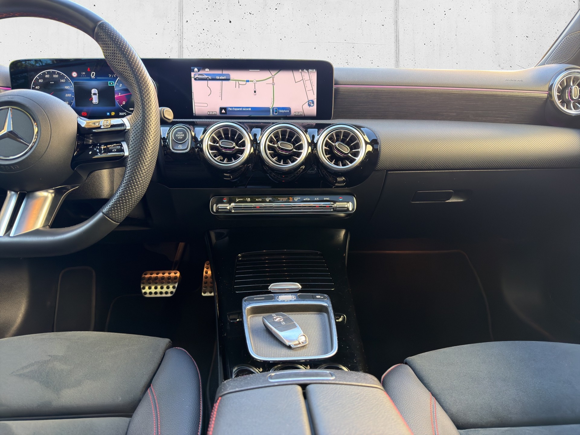 MERCEDES-BENZ A 200 AMG Line 7G-DCT-image-19