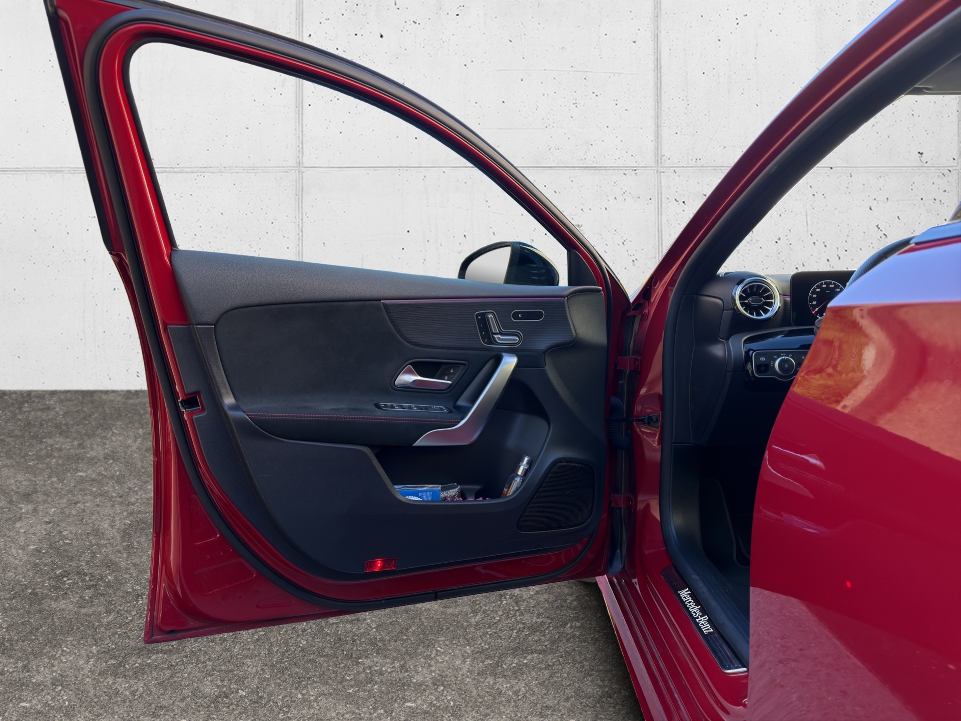 MERCEDES-BENZ A 200 AMG Line 7G-DCT-image-25
