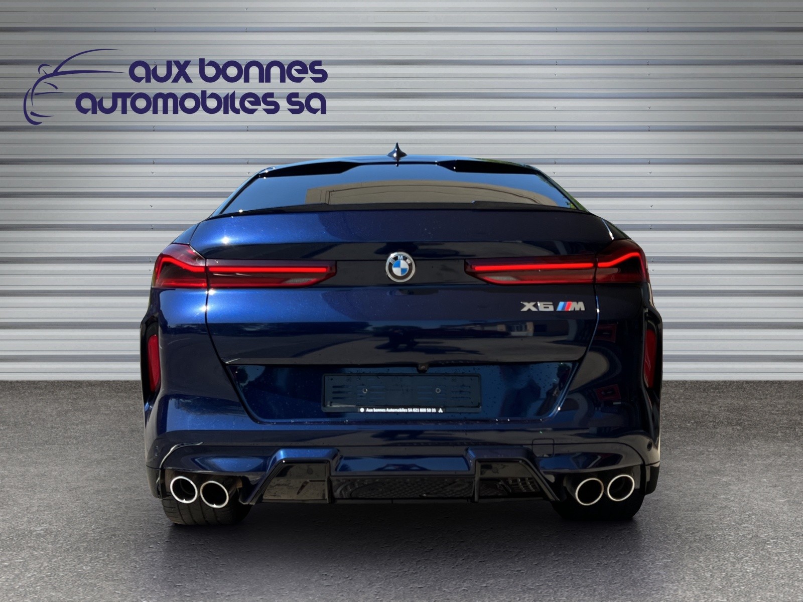 BMW X6M Steptronic-showroom-element-3
