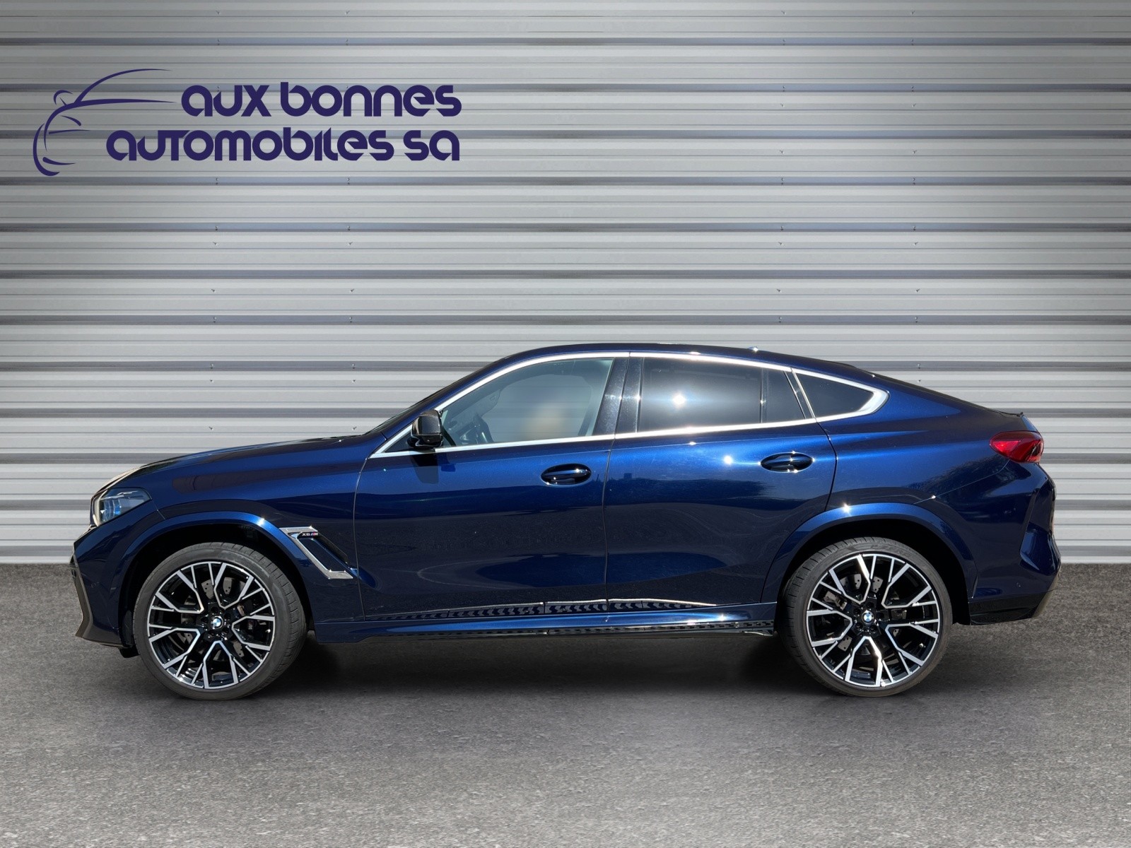 BMW X6M Steptronic-showroom-element-2