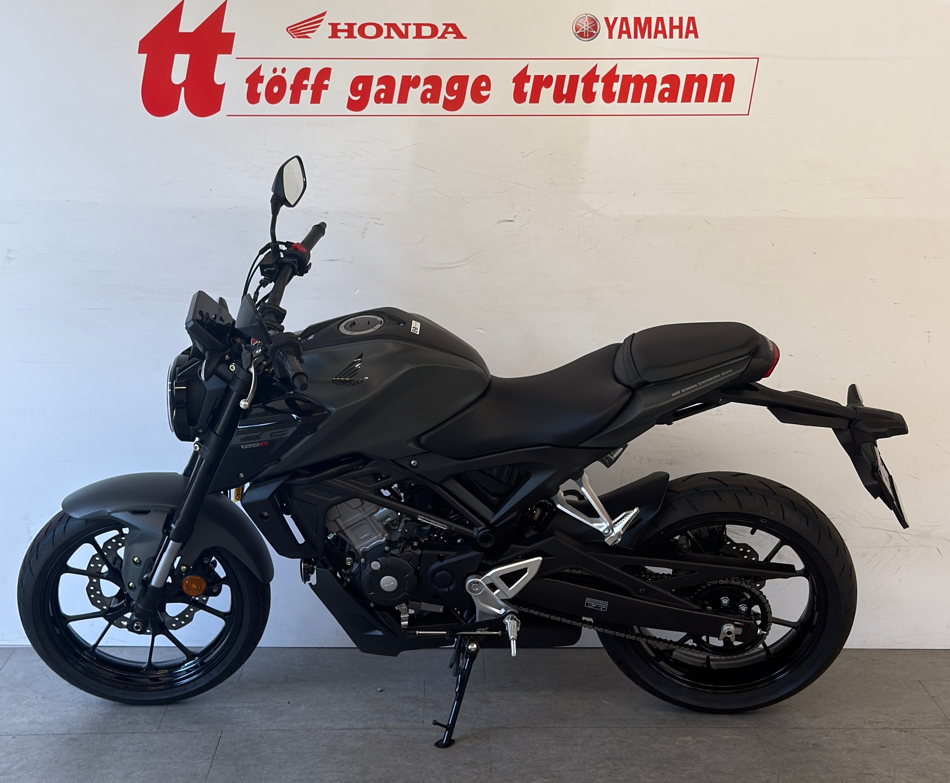 HONDA CB 125 R-showroom-element-1