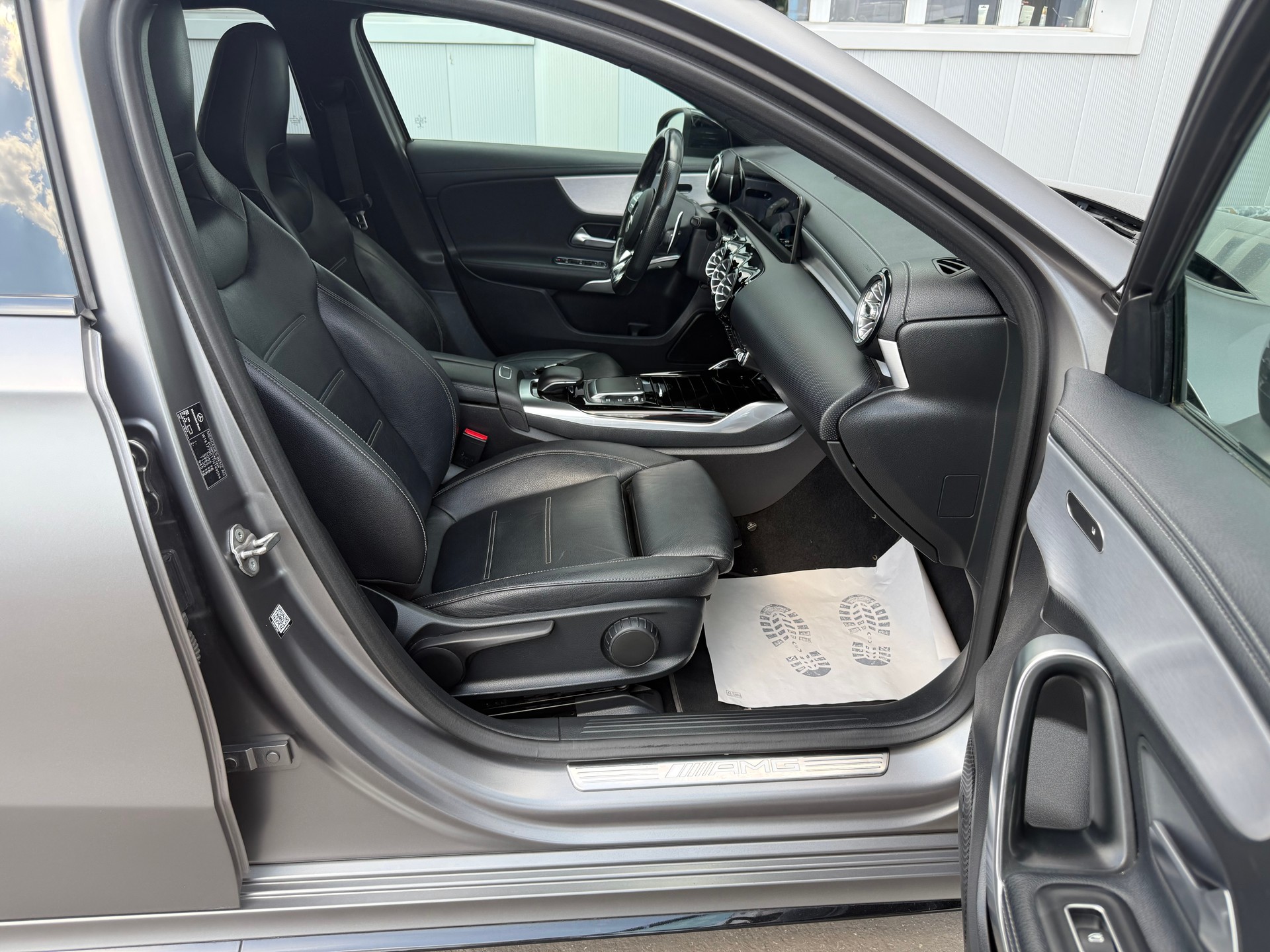 MERCEDES-BENZ A 35 AMG 4Matic Speedshift-image-9