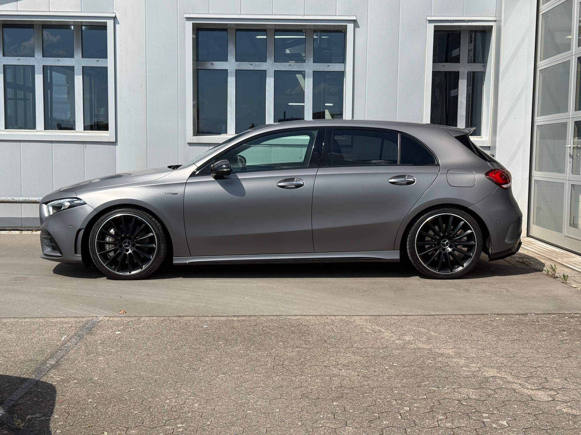 MERCEDES-BENZ A 35 AMG 4Matic Speedshift-showroom-element-1