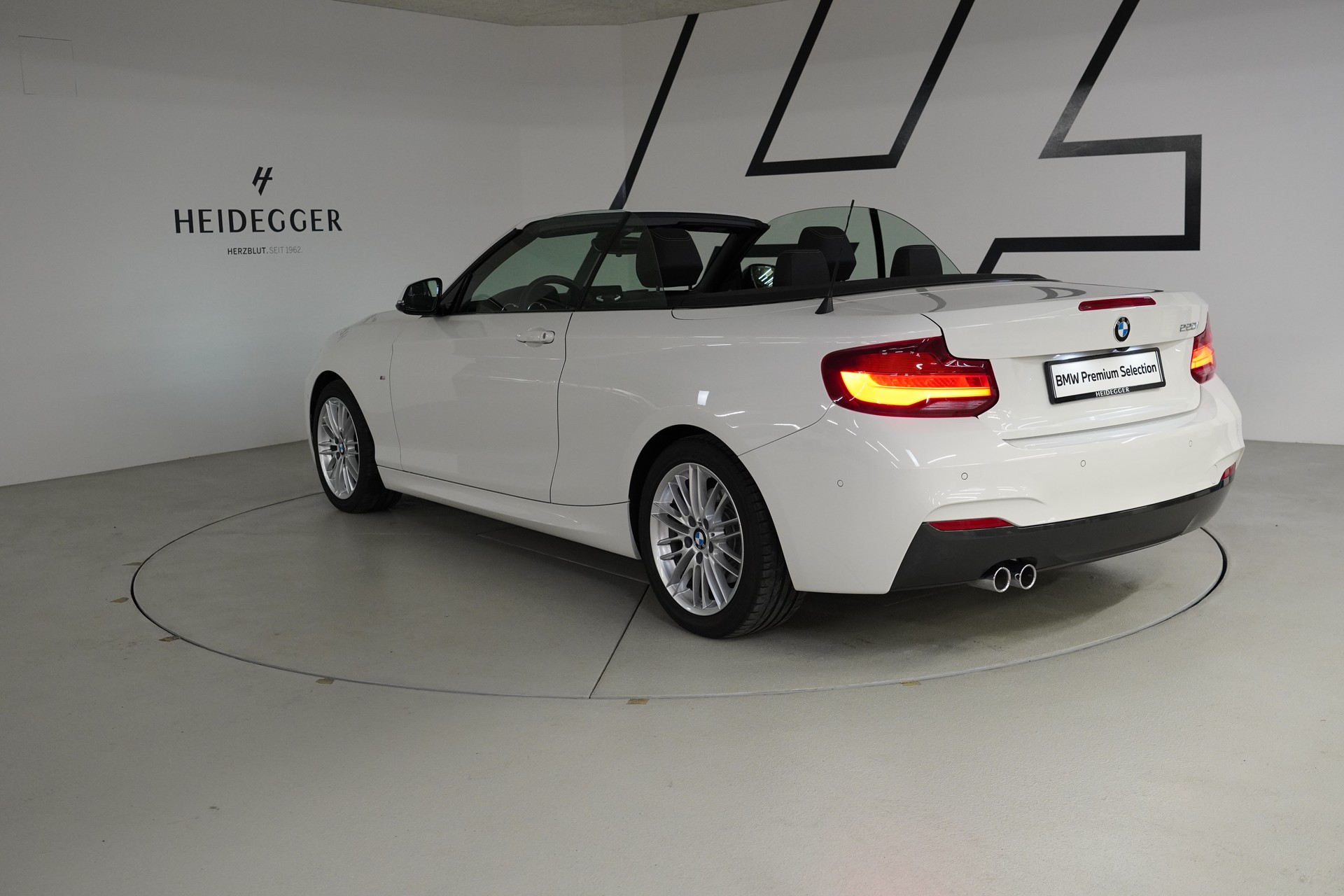BMW 220i Steptronic M Sport-image-4