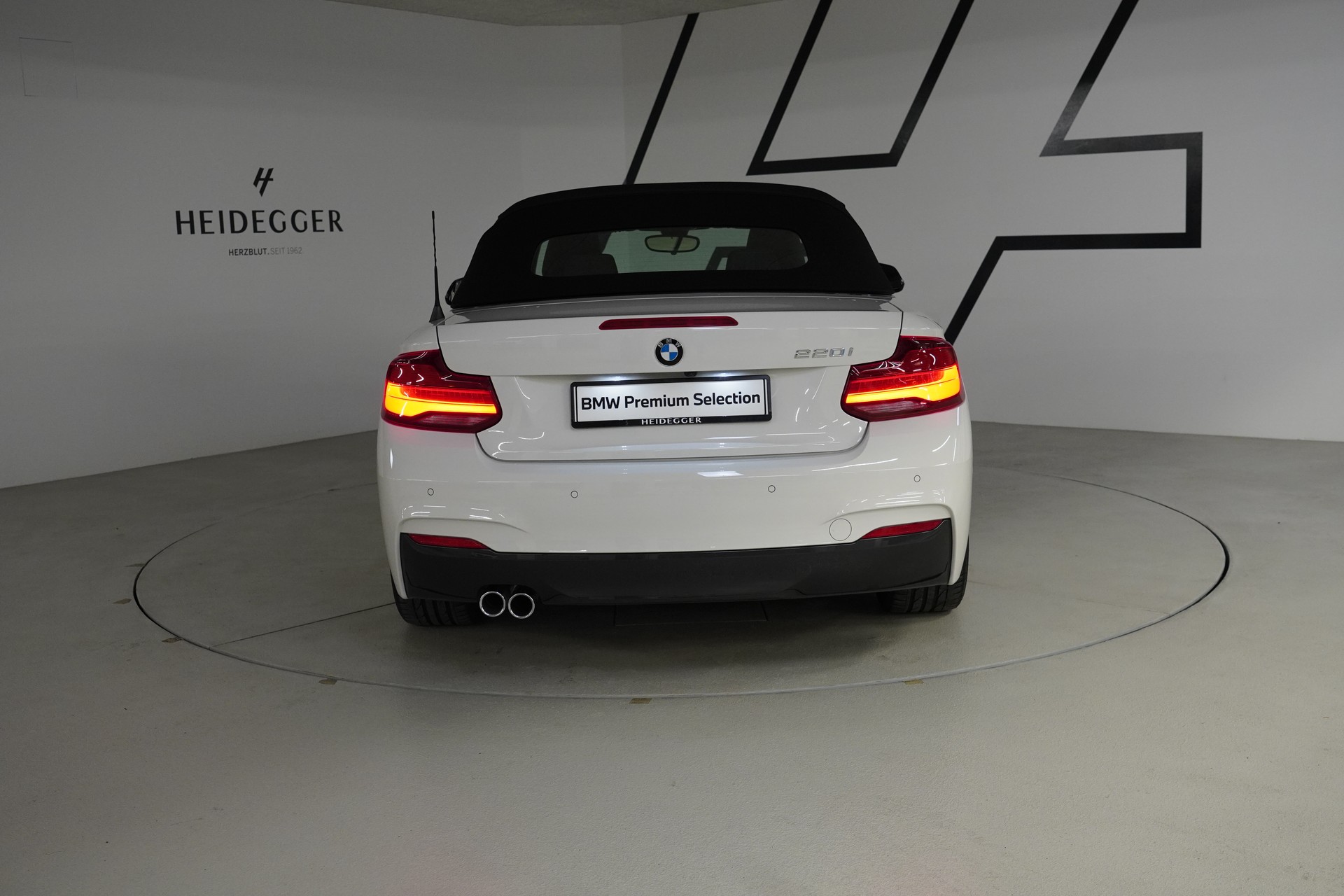BMW 220i Steptronic M Sport-image-12