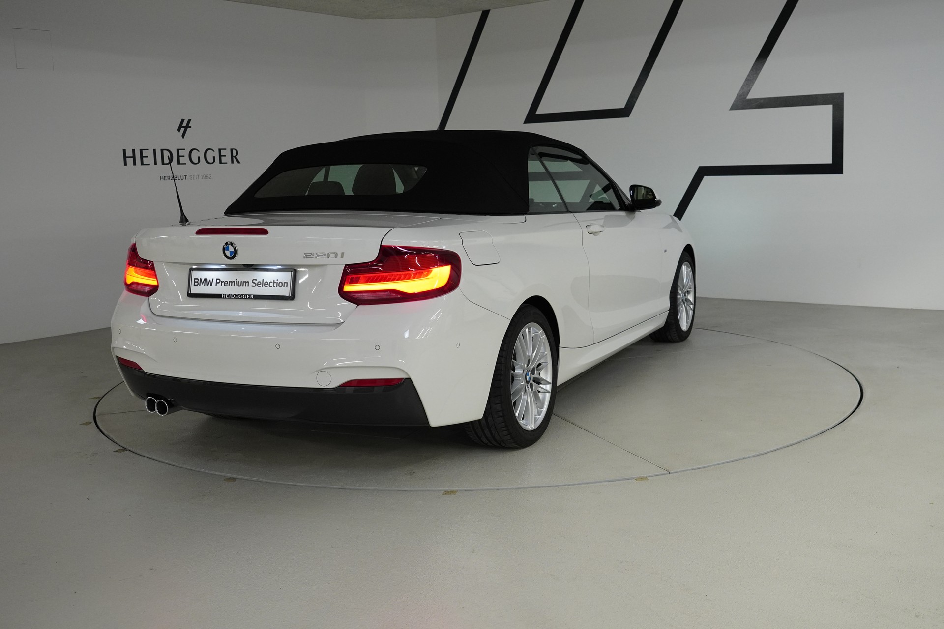BMW 220i Steptronic M Sport-image-11