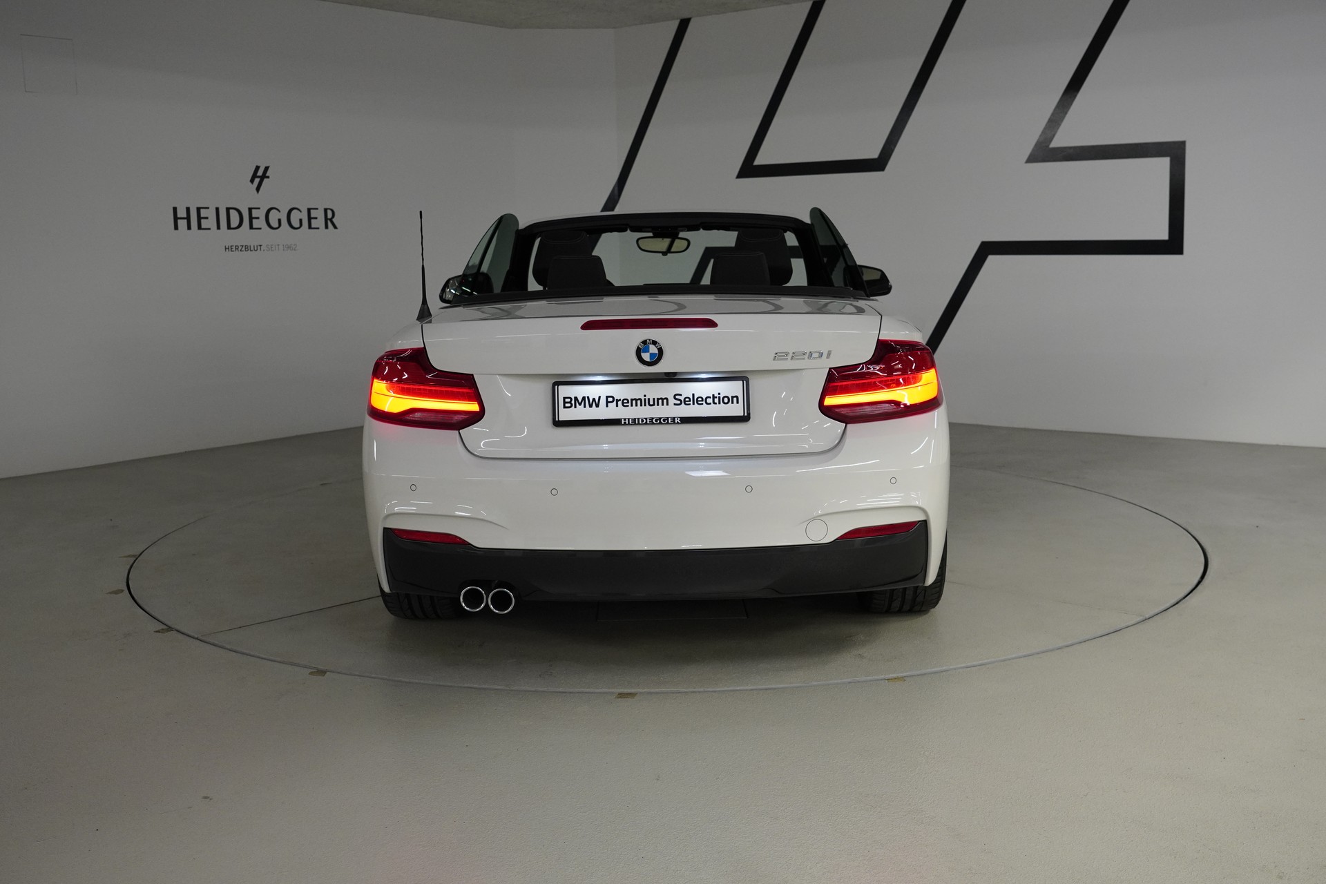 BMW 220i Steptronic M Sport-image-5