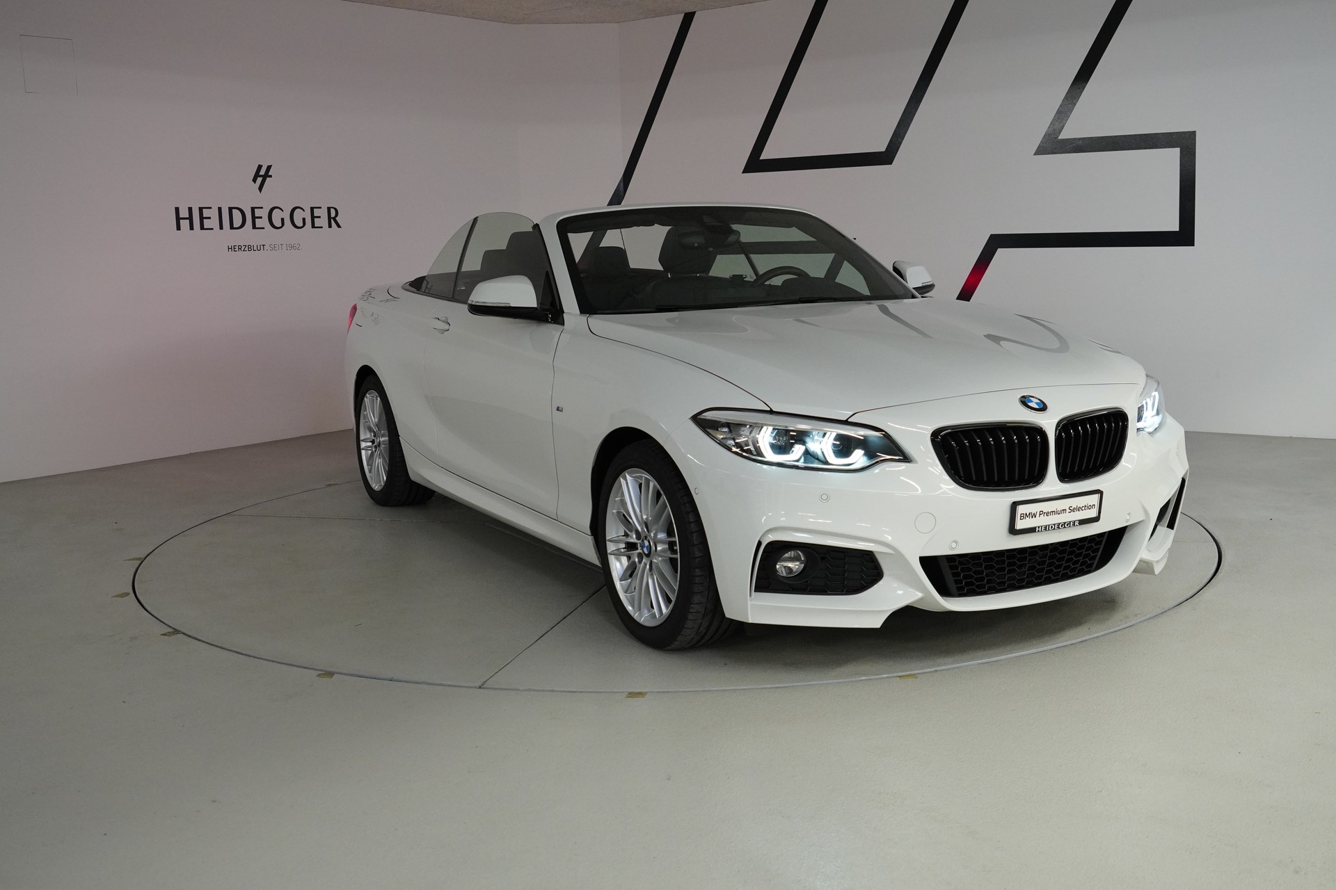 BMW 220i Steptronic M Sport-showroom-element-2