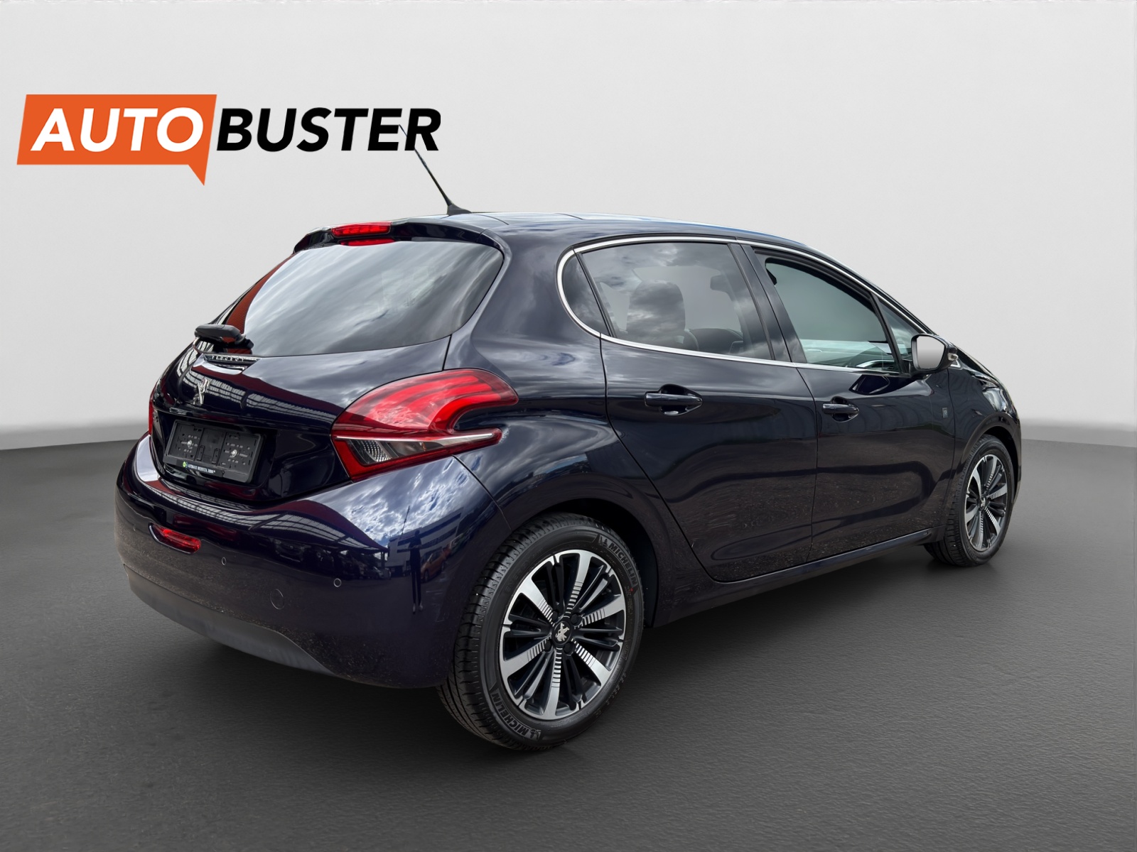 PEUGEOT 208 1.2 PureTech Signature-image-4