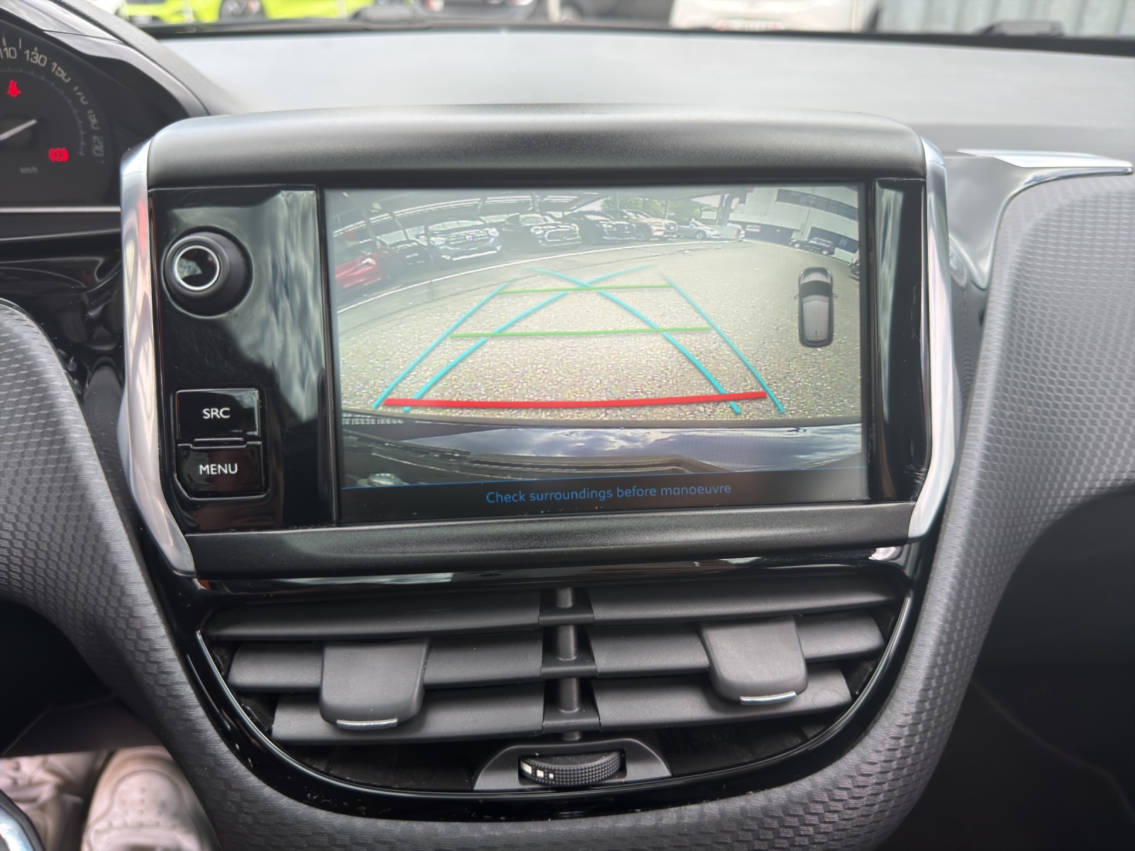 PEUGEOT 208 1.2 PureTech Signature-image-18