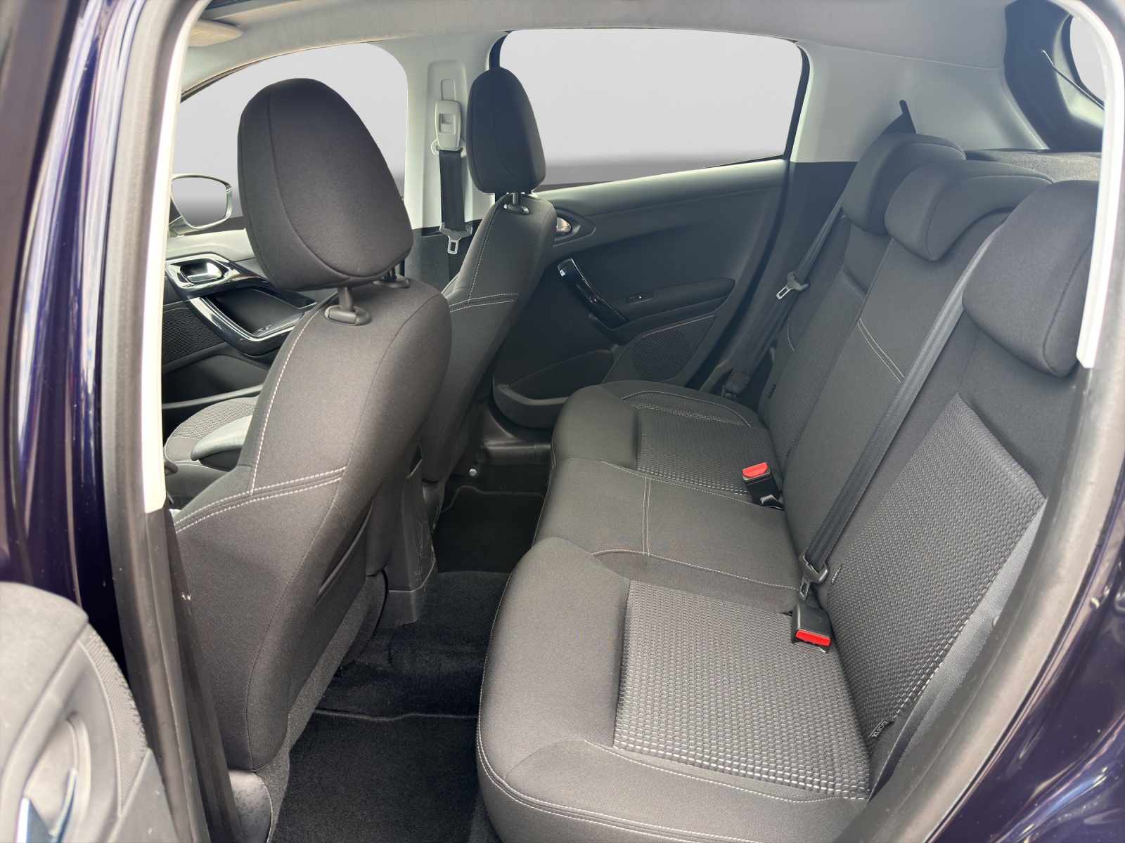 PEUGEOT 208 1.2 PureTech Signature-image-10