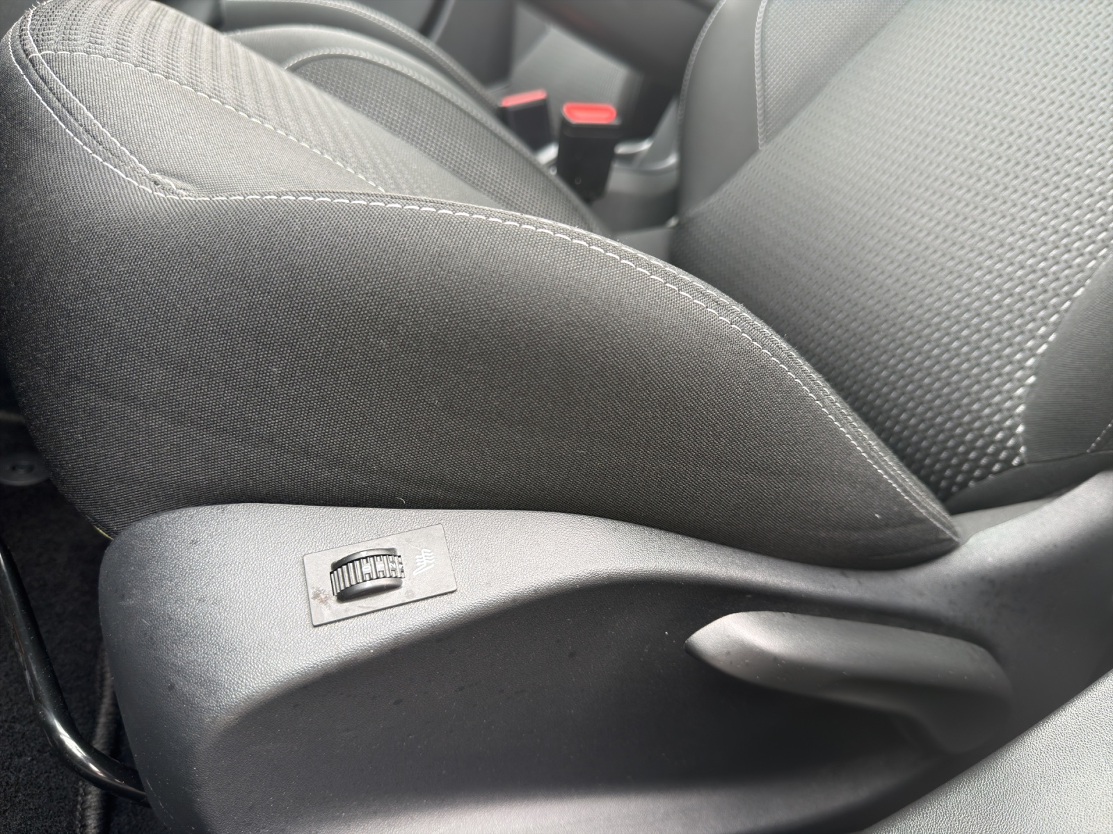 PEUGEOT 208 1.2 PureTech Signature-image-17