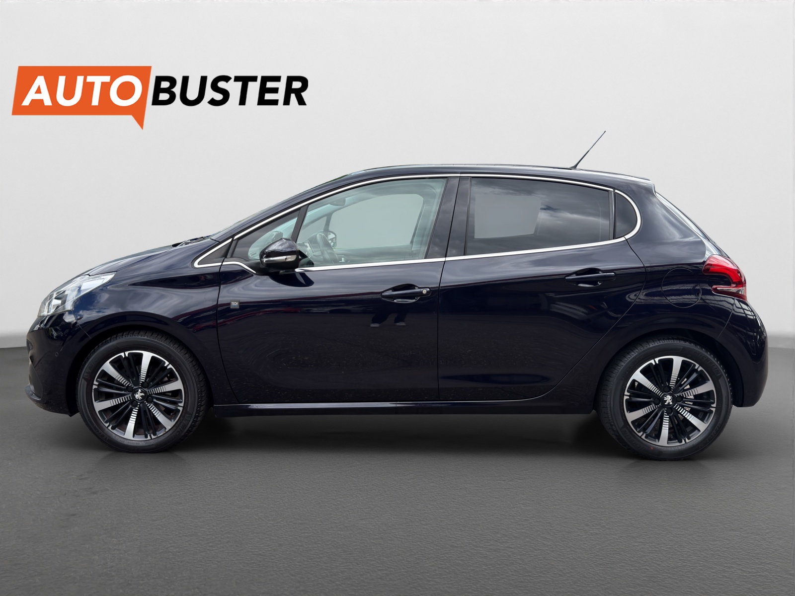 PEUGEOT 208 1.2 PureTech Signature-showroom-element-1
