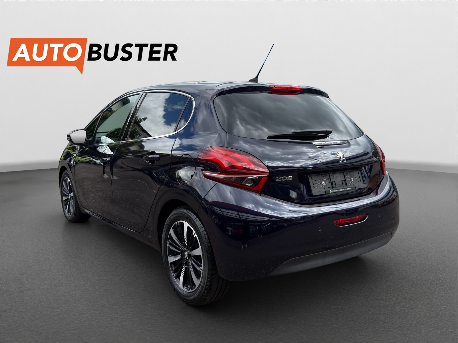 PEUGEOT 208 1.2 PureTech Signature-showroom-element-2