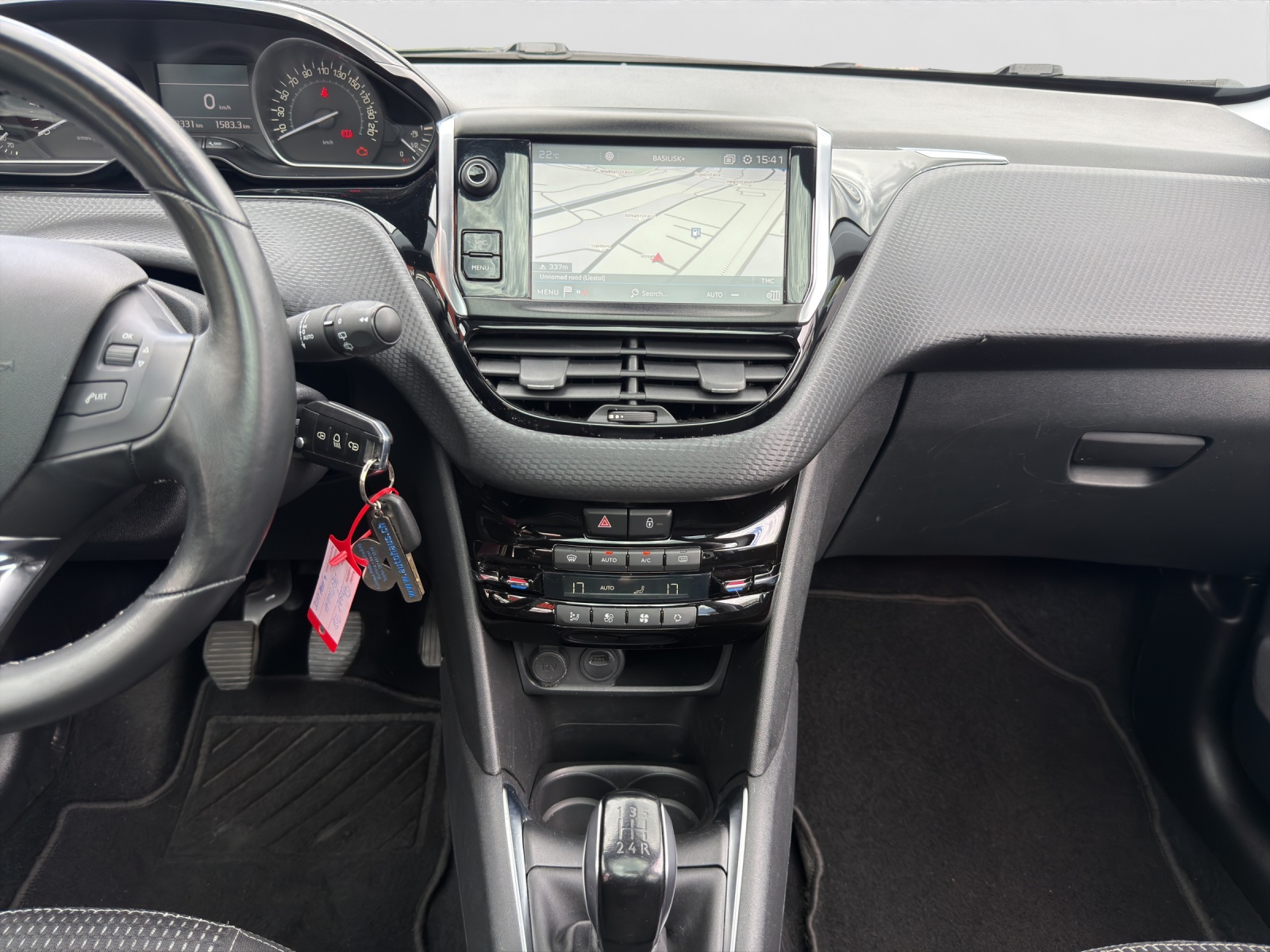 PEUGEOT 208 1.2 PureTech Signature-image-12