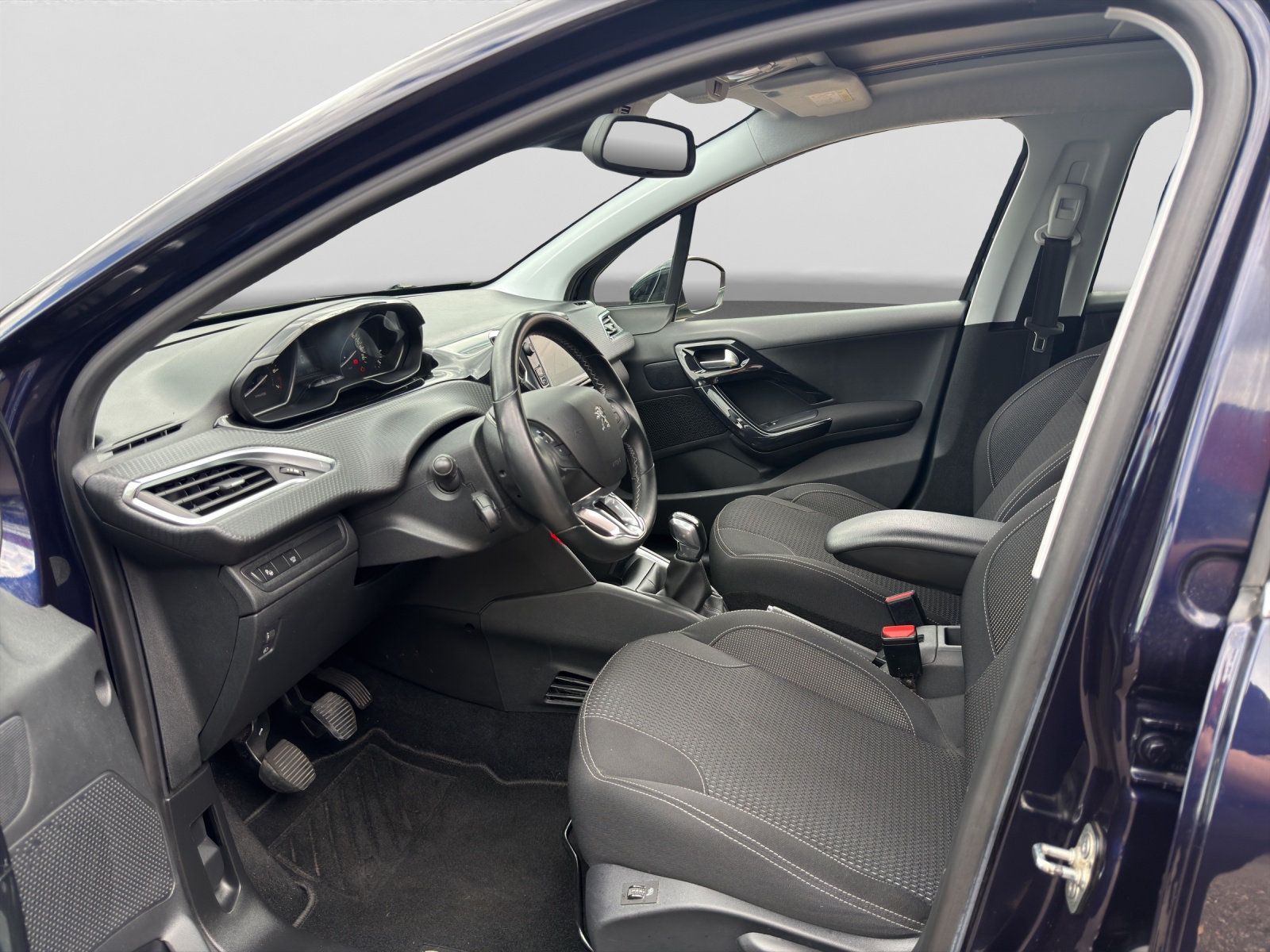 PEUGEOT 208 1.2 PureTech Signature-image-8
