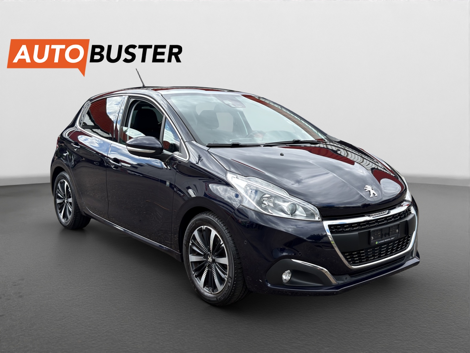PEUGEOT 208 1.2 PureTech Signature-image-6
