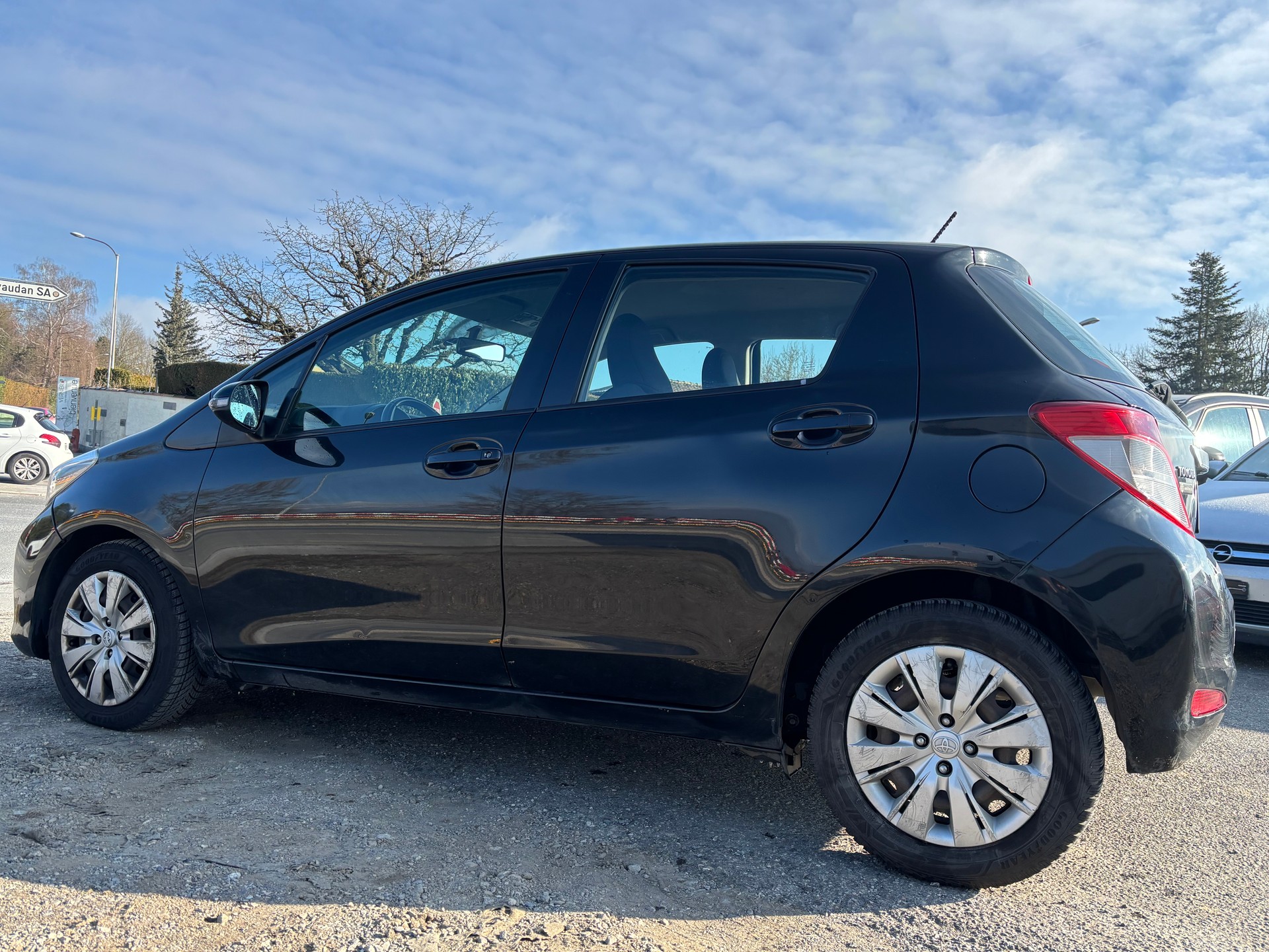 TOYOTA Yaris 1.33 Luna Multidrive ***PRIX FIXE***-image-3