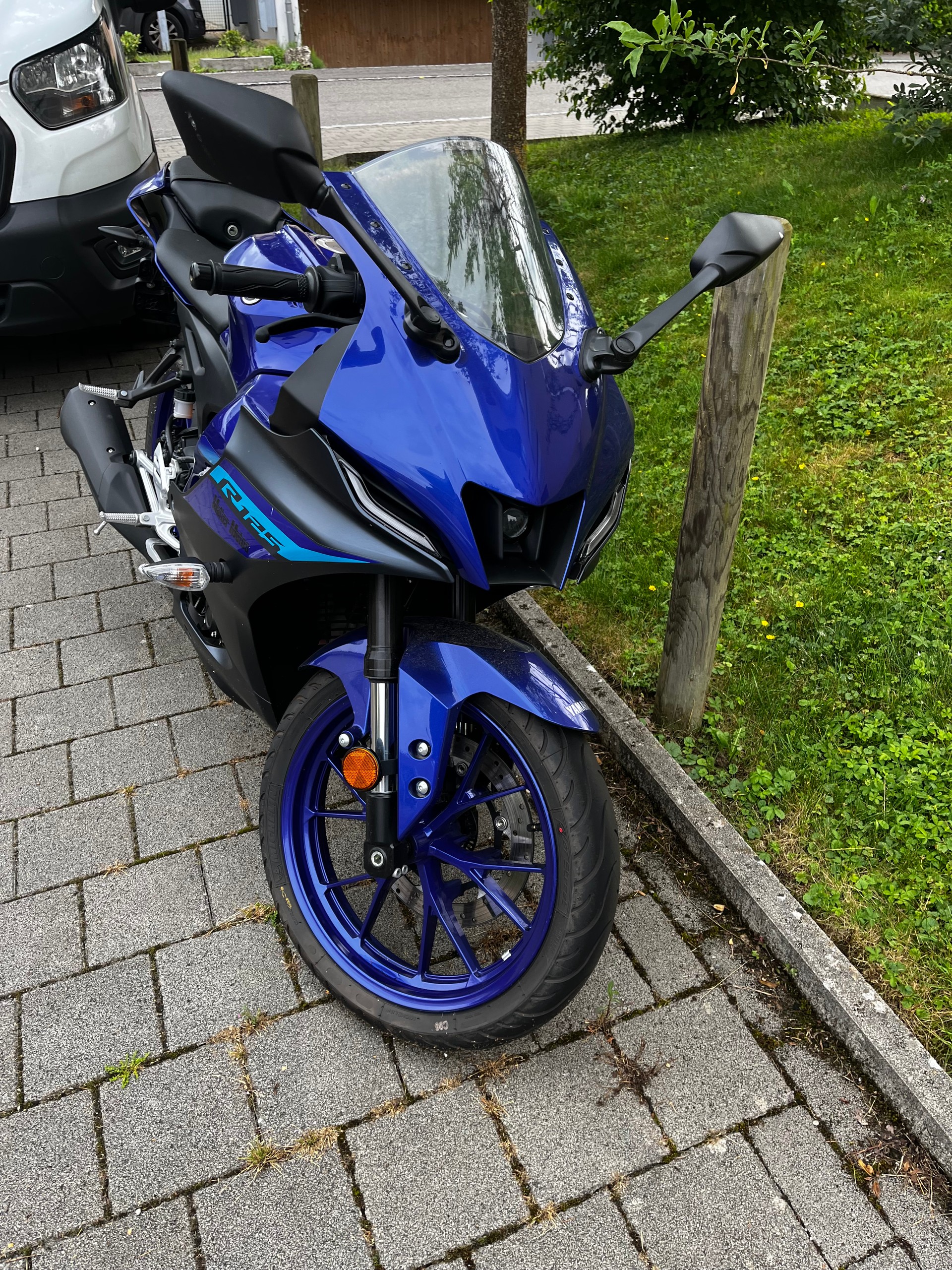 YAMAHA YZF-R 125 ABS-image-1