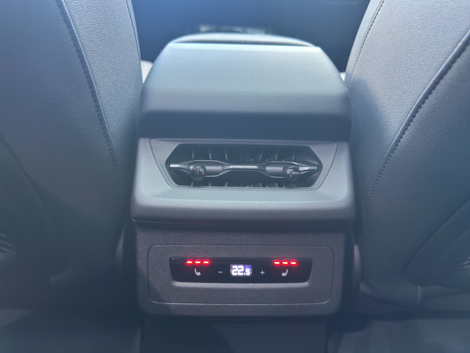 AUDI Q6 e-tron quattro-image-15