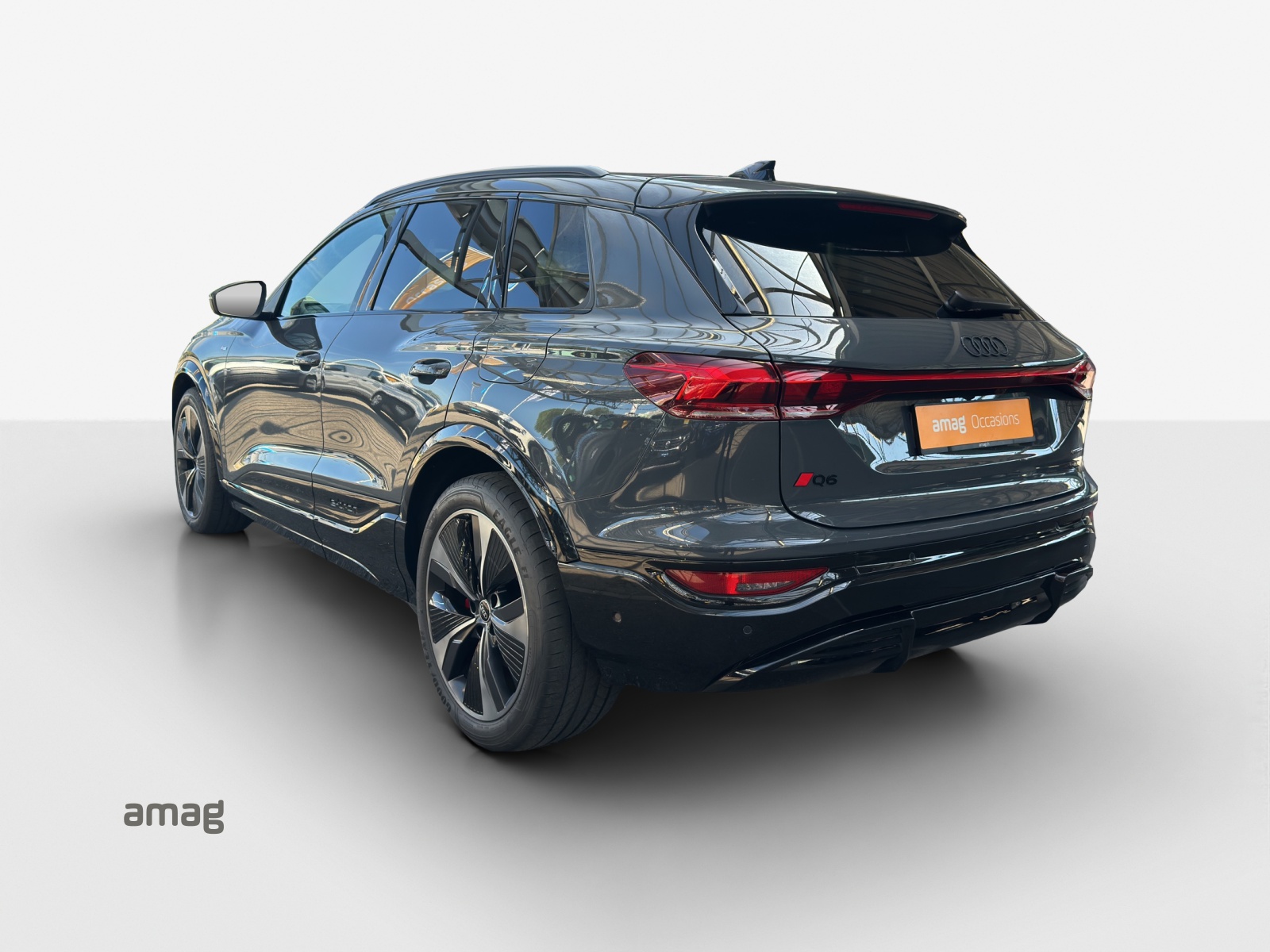 AUDI Q6 e-tron quattro-showroom-element-2