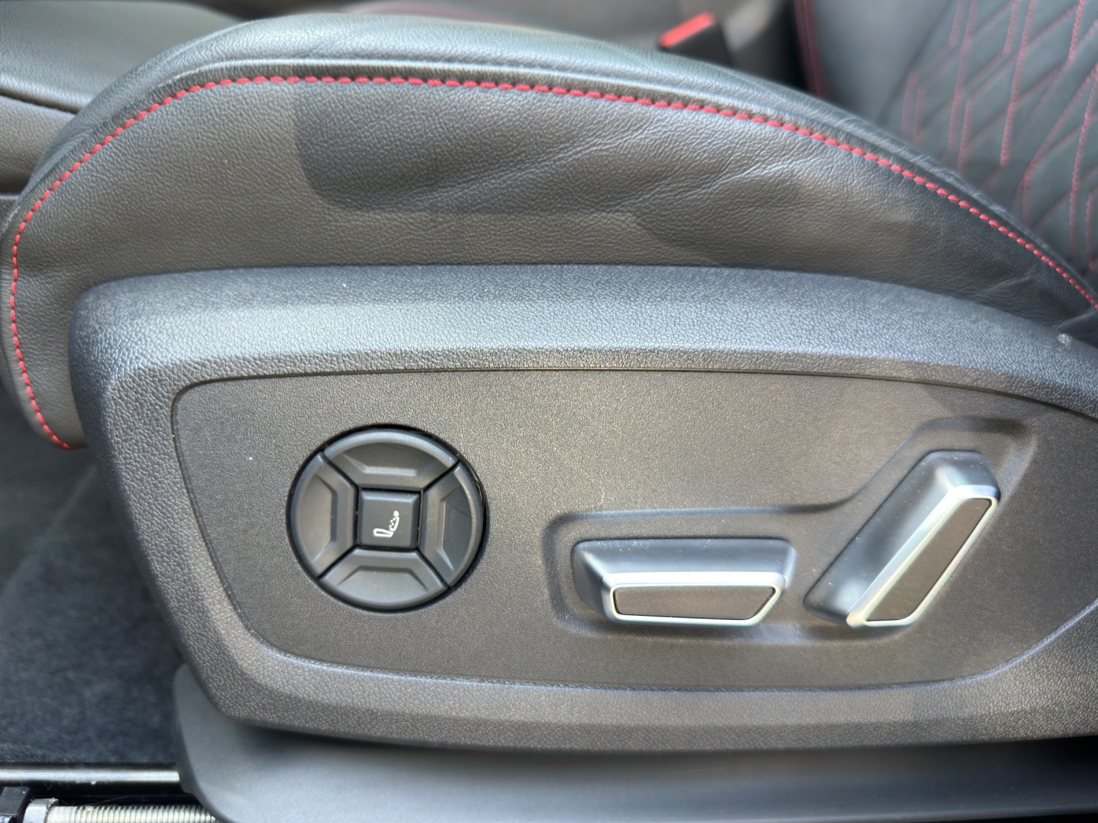 AUDI Q6 e-tron quattro-image-14