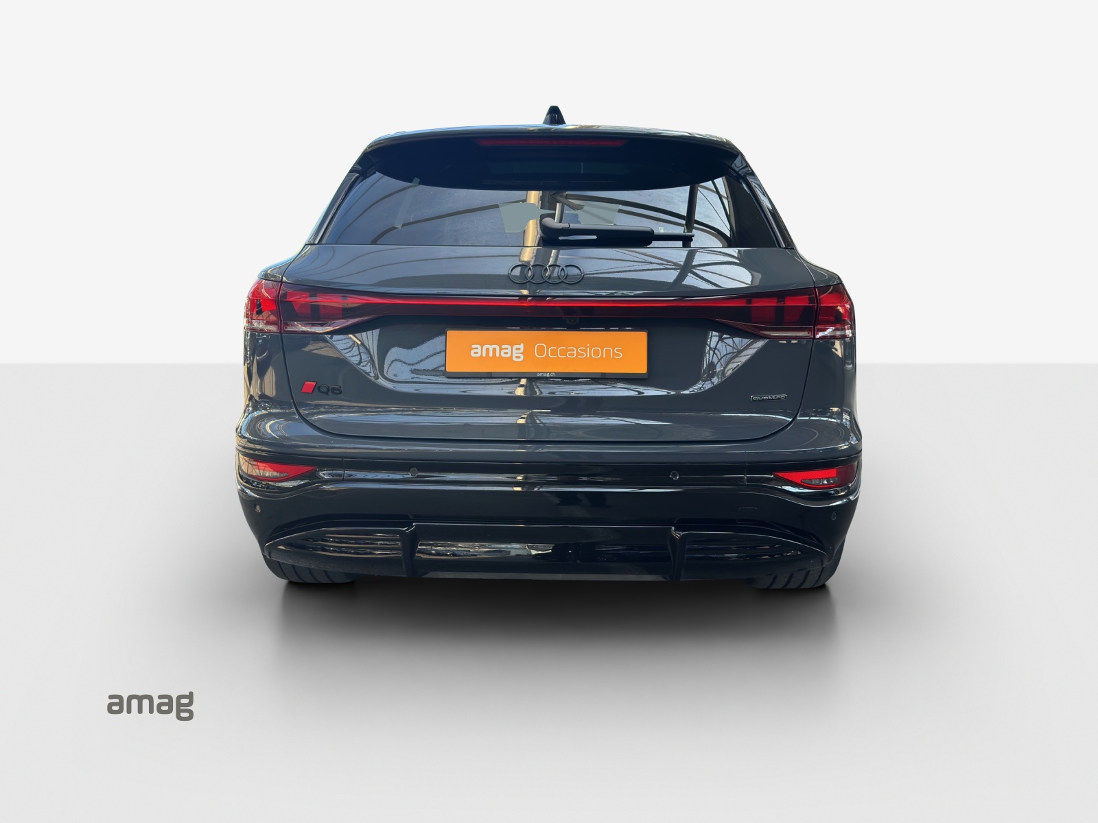 AUDI Q6 e-tron quattro-showroom-element-3