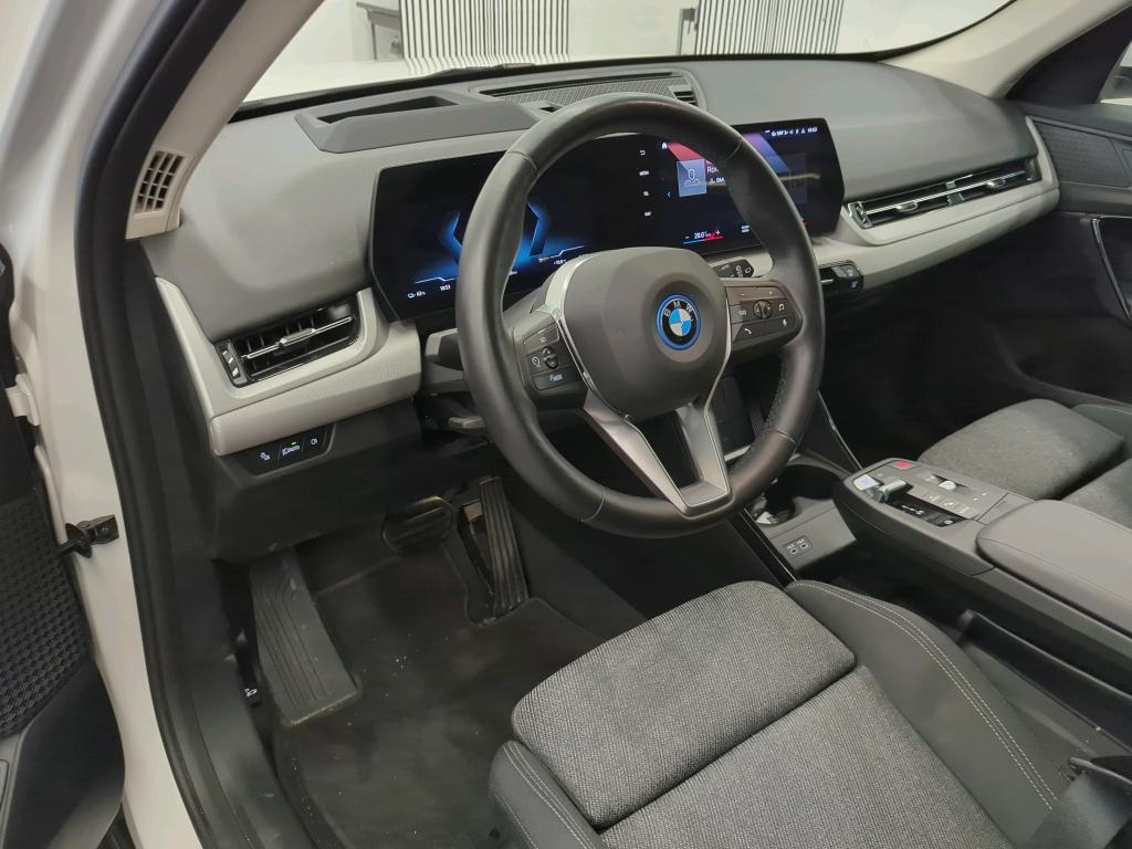 BMW iX1 xDrive 30-image-2