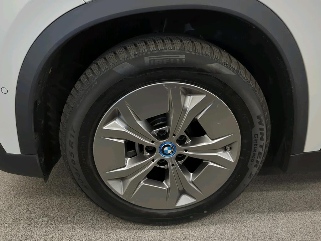 BMW iX1 xDrive 30-image-8