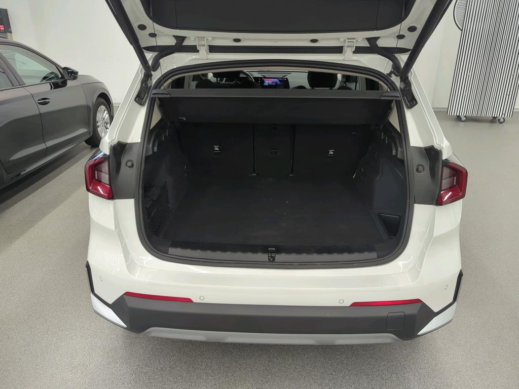 BMW iX1 xDrive 30-image-7