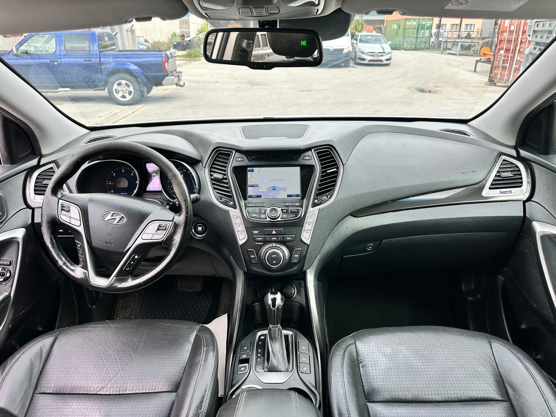 HYUNDAI Santa Fe 2.2 CRDI Premium 4WD Automatic-image-9