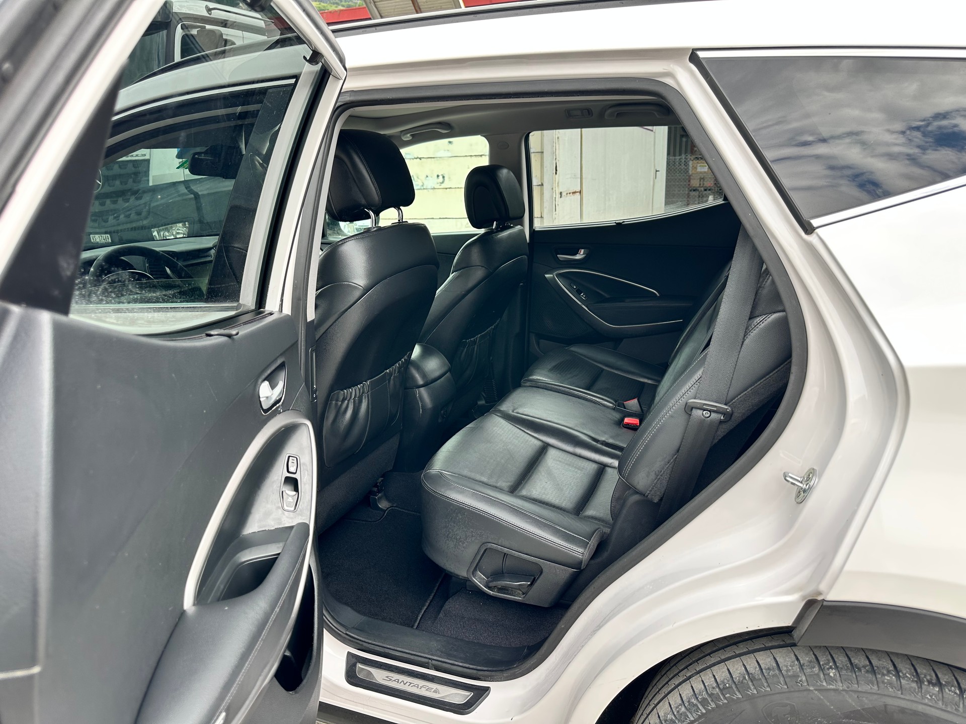 HYUNDAI Santa Fe 2.2 CRDI Premium 4WD Automatic-image-14