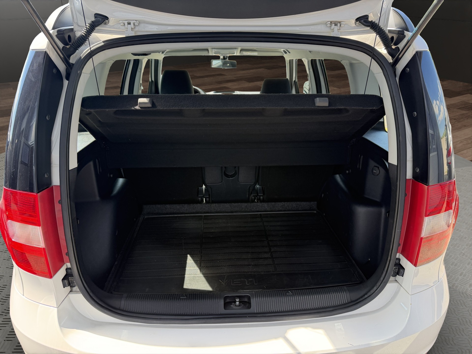 SKODA Yeti 2.0 TDI Active 4x4 DSG-image-4