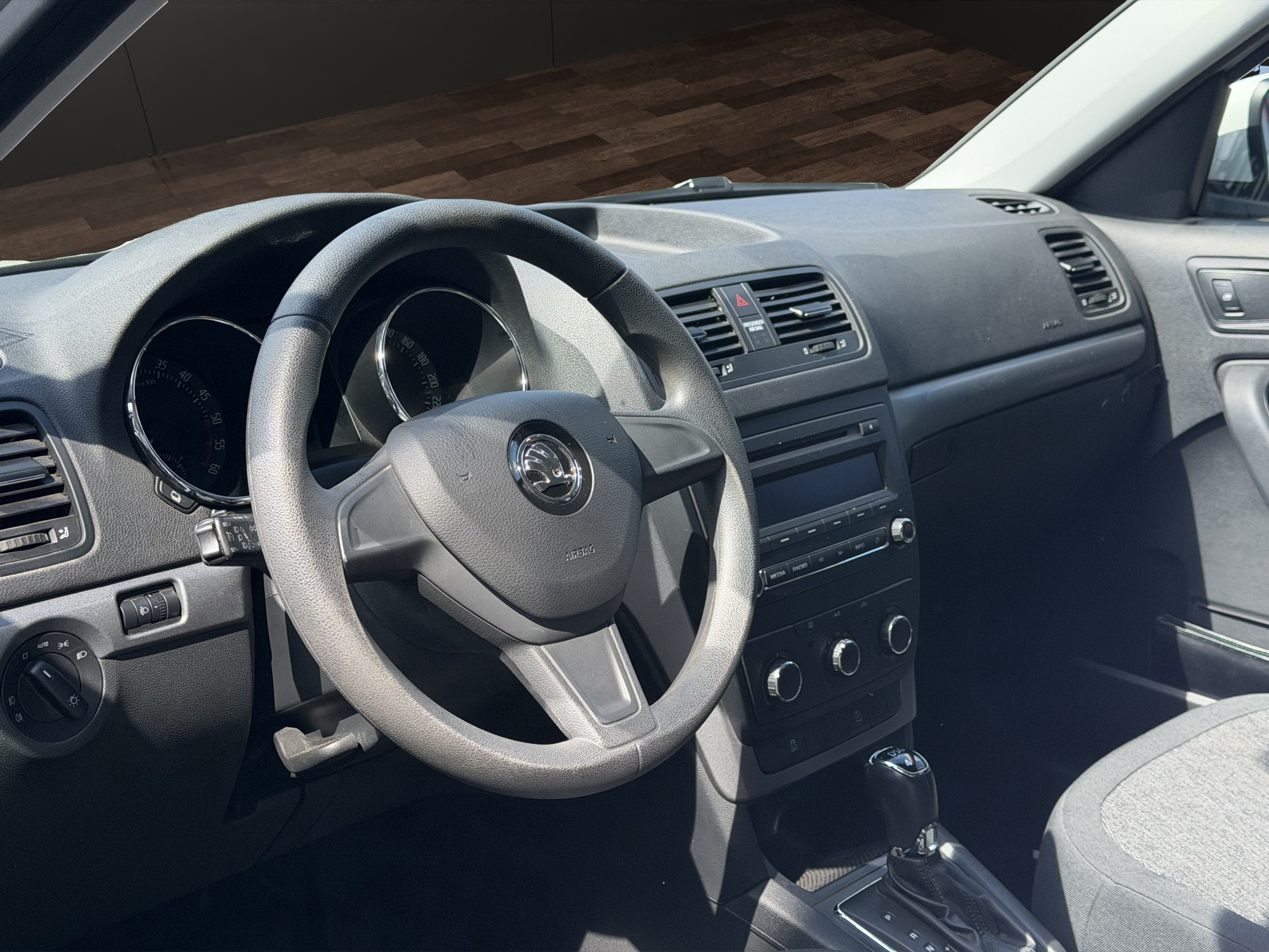 SKODA Yeti 2.0 TDI Active 4x4 DSG-image-7