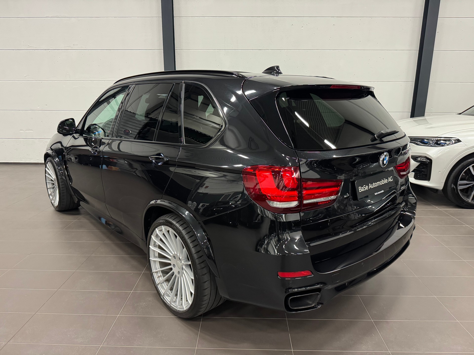 BMW X5 xDrive M50d Steptronic-image-13