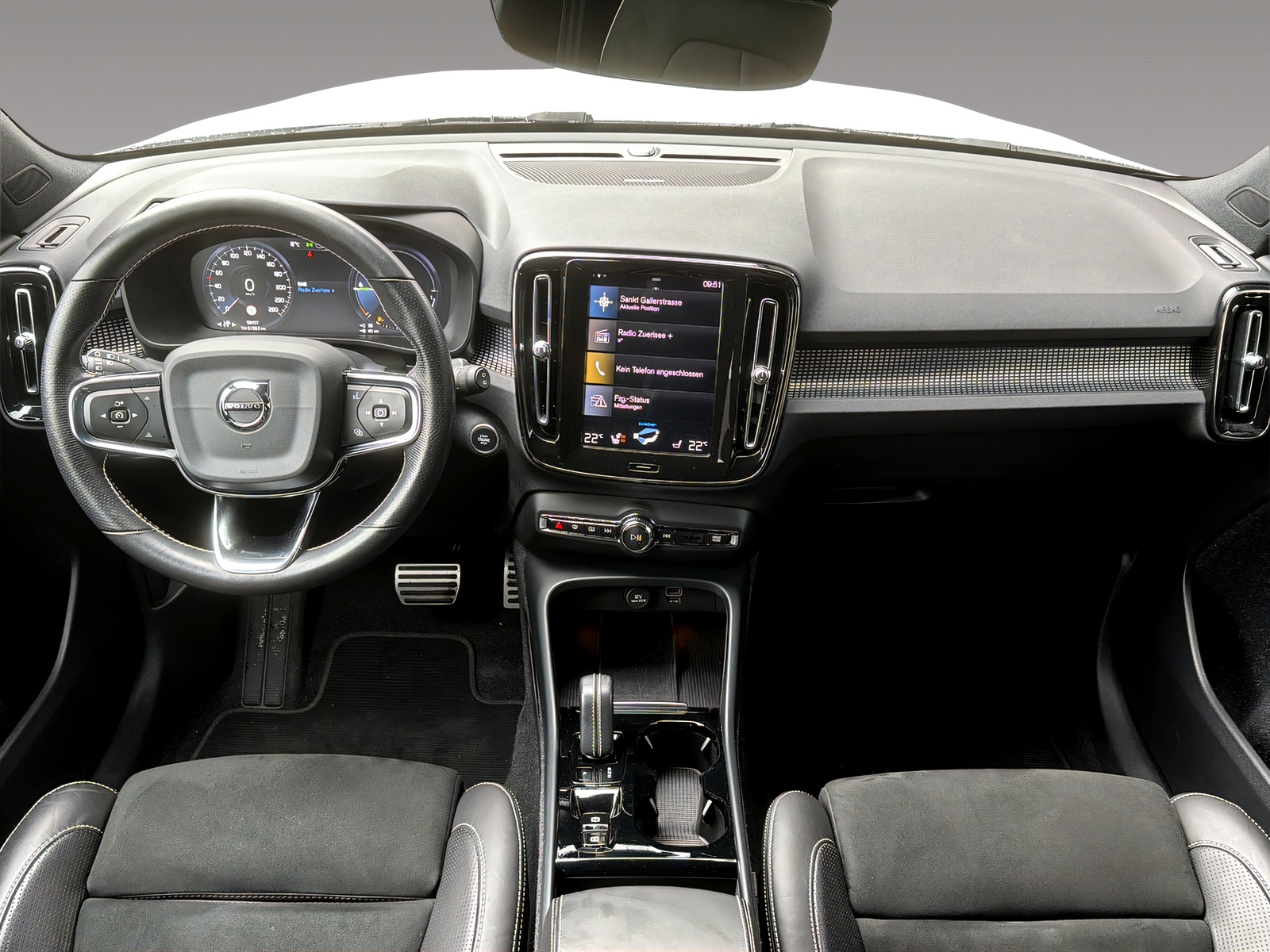 VOLVO XC40 1.5 T5 PiH R-Design-image-9