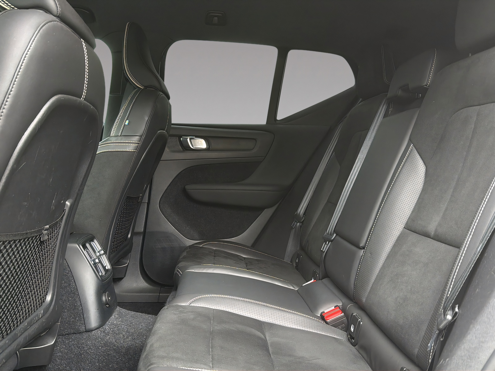 VOLVO XC40 1.5 T5 PiH R-Design-image-17