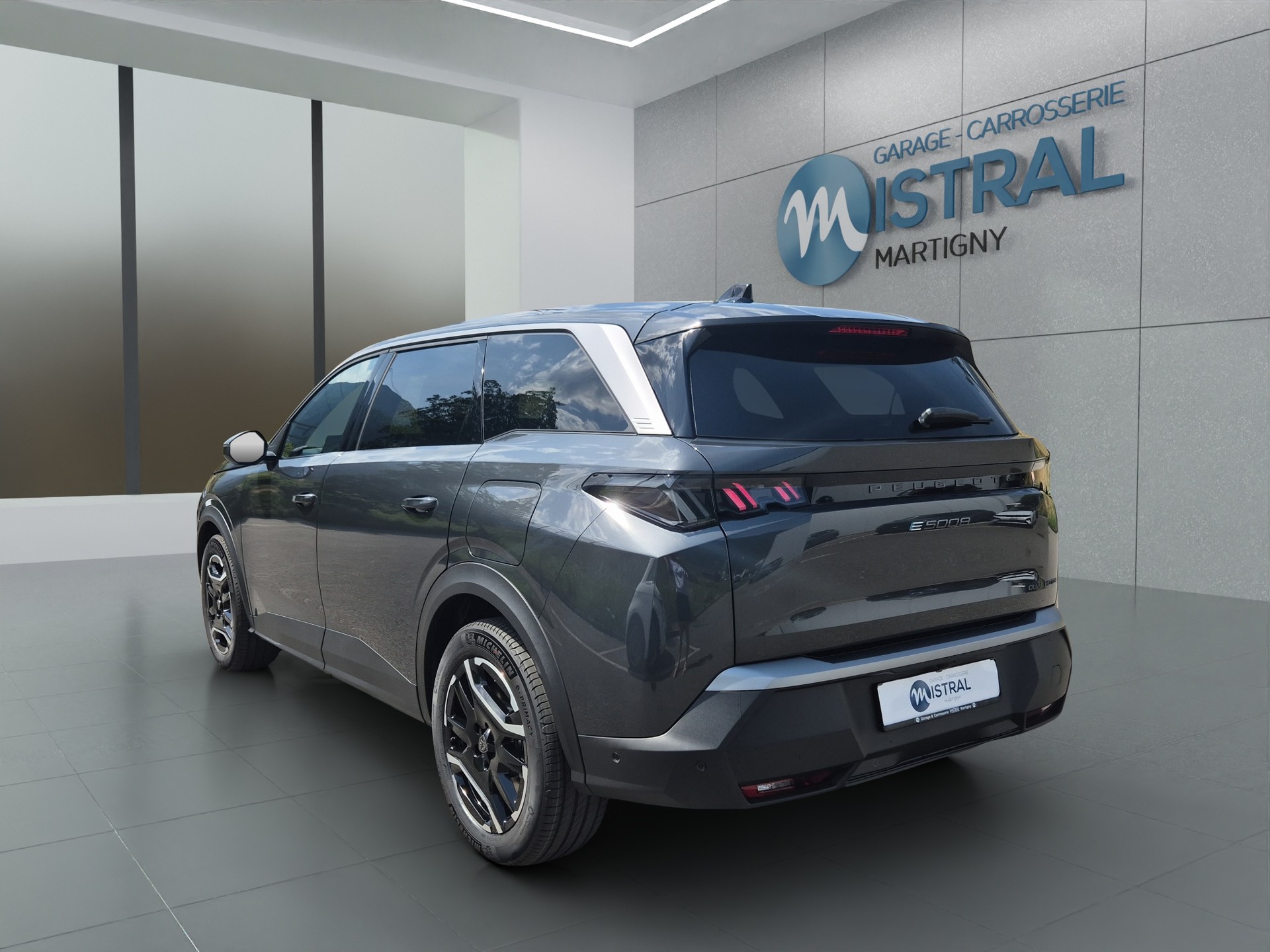 PEUGEOT 5008 e-Allure Premium AWD-showroom-element-3