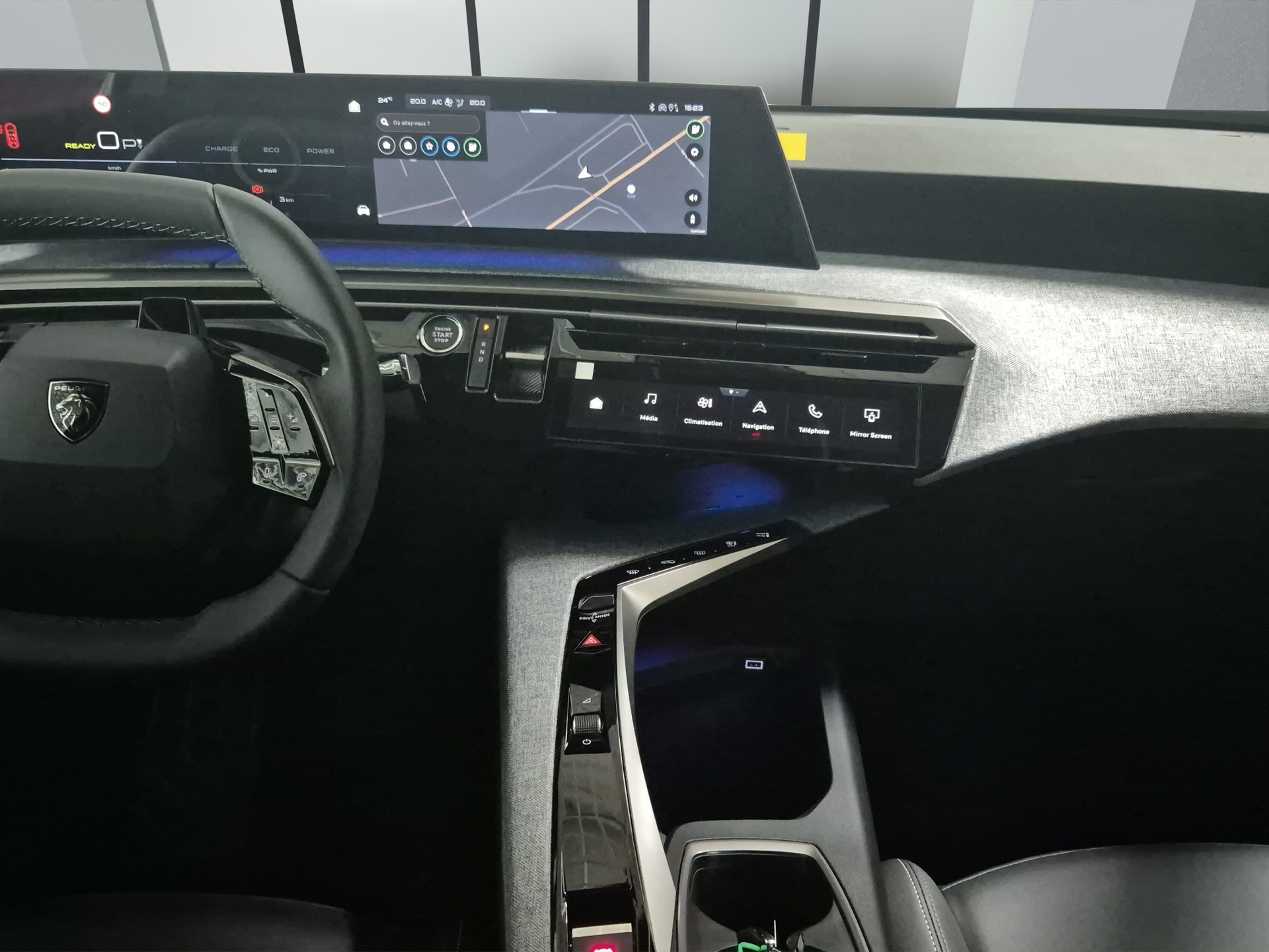 PEUGEOT 5008 e-Allure Premium AWD-image-18
