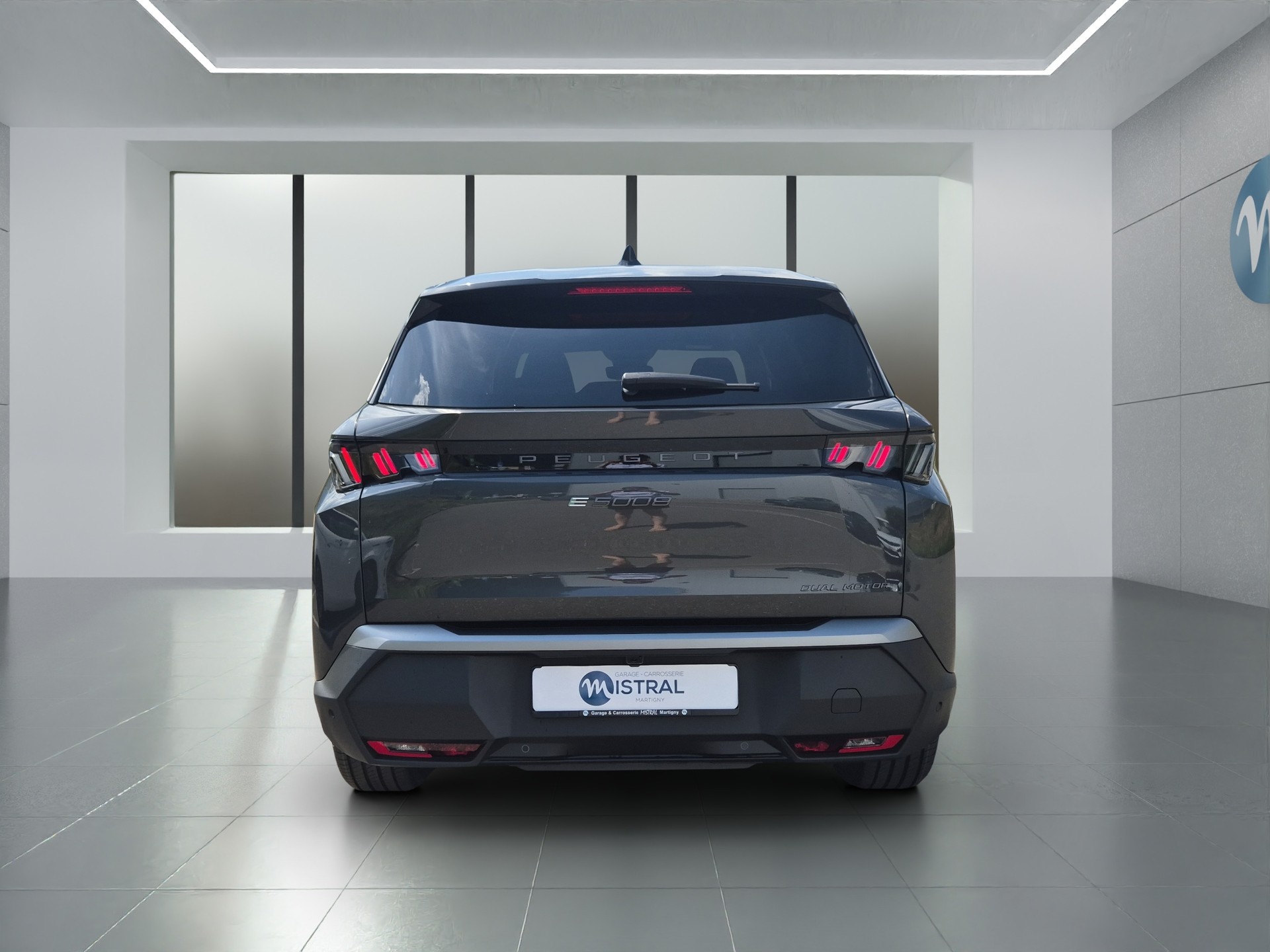 PEUGEOT 5008 e-Allure Premium AWD-image-4