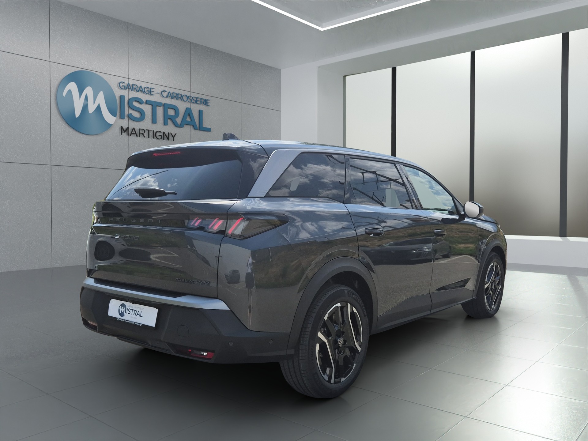 PEUGEOT 5008 e-Allure Premium AWD-image-20
