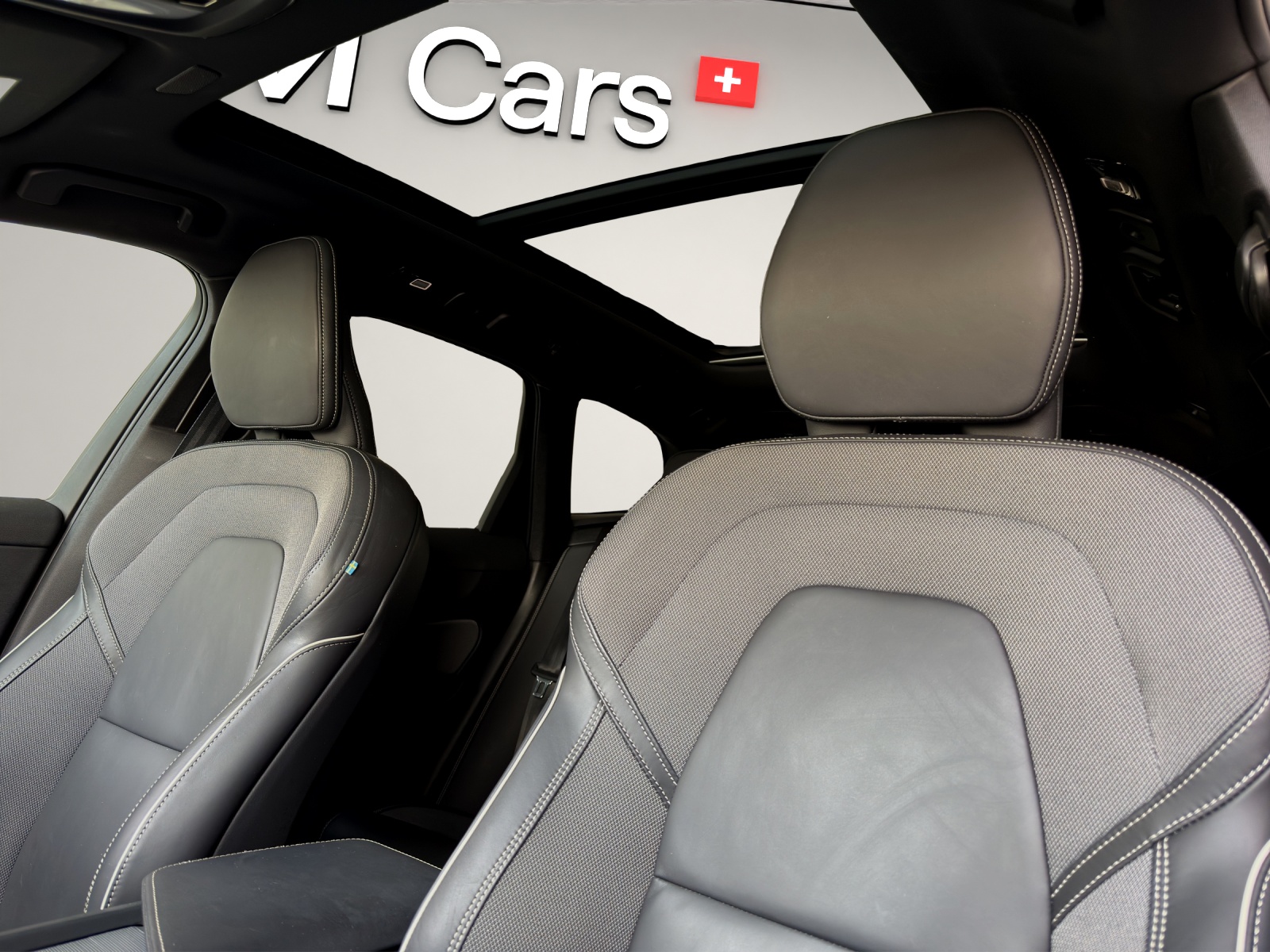 VOLVO XC60 2.0 T8 TE XCENTRIC Black Edition eAWD-image-17