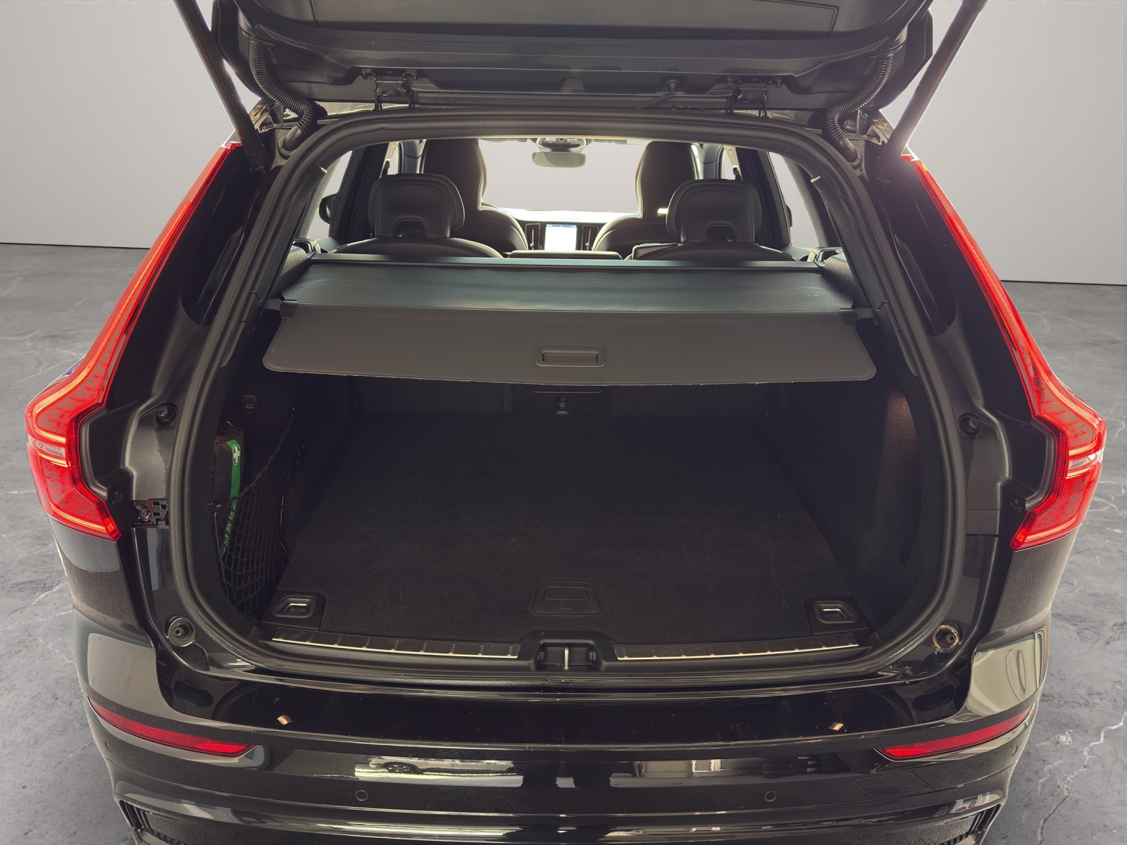 VOLVO XC60 2.0 T8 TE XCENTRIC Black Edition eAWD-image-16