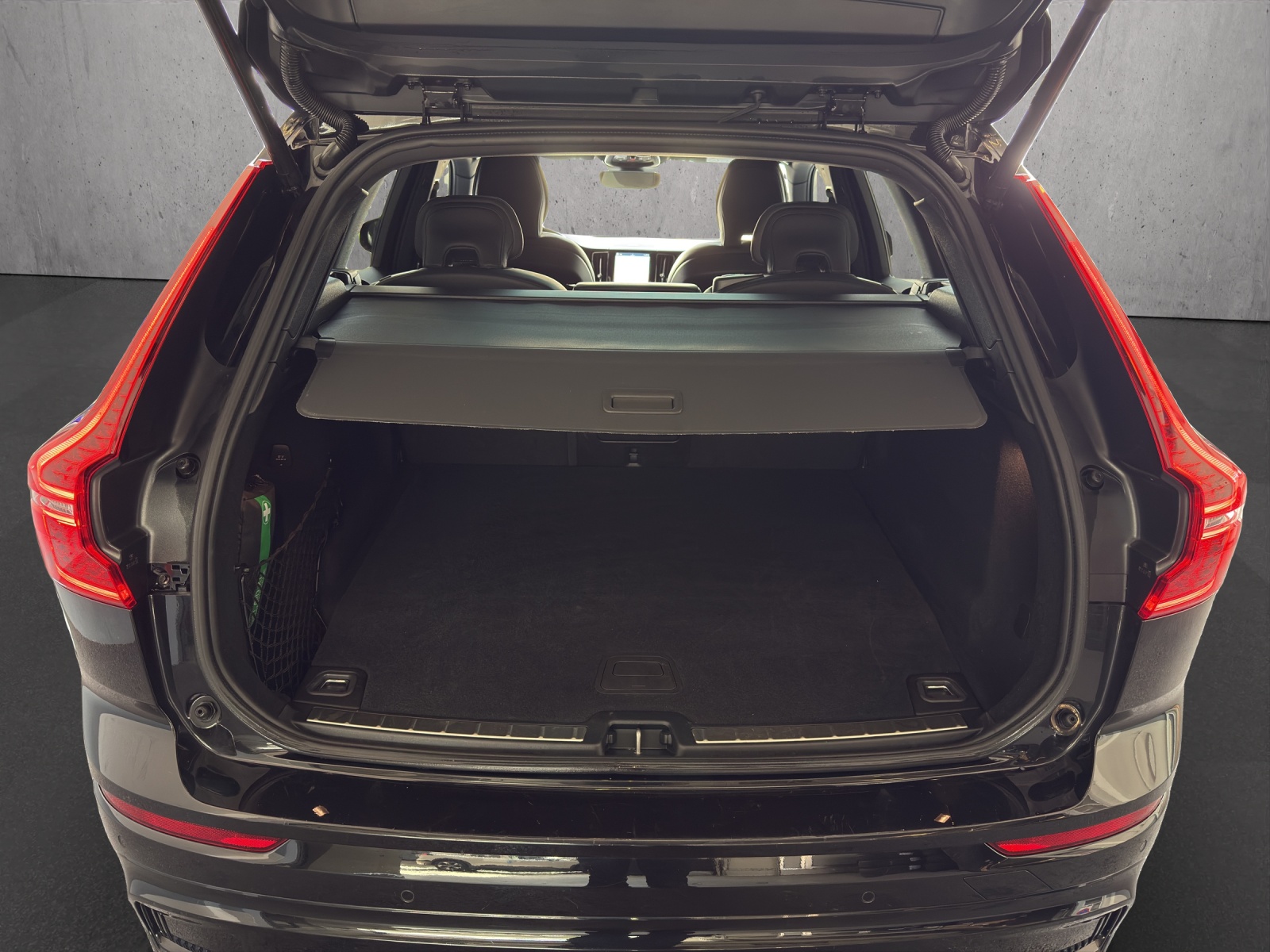 VOLVO XC60 2.0 T8 TE XCENTRIC Black Edition eAWD-image-14