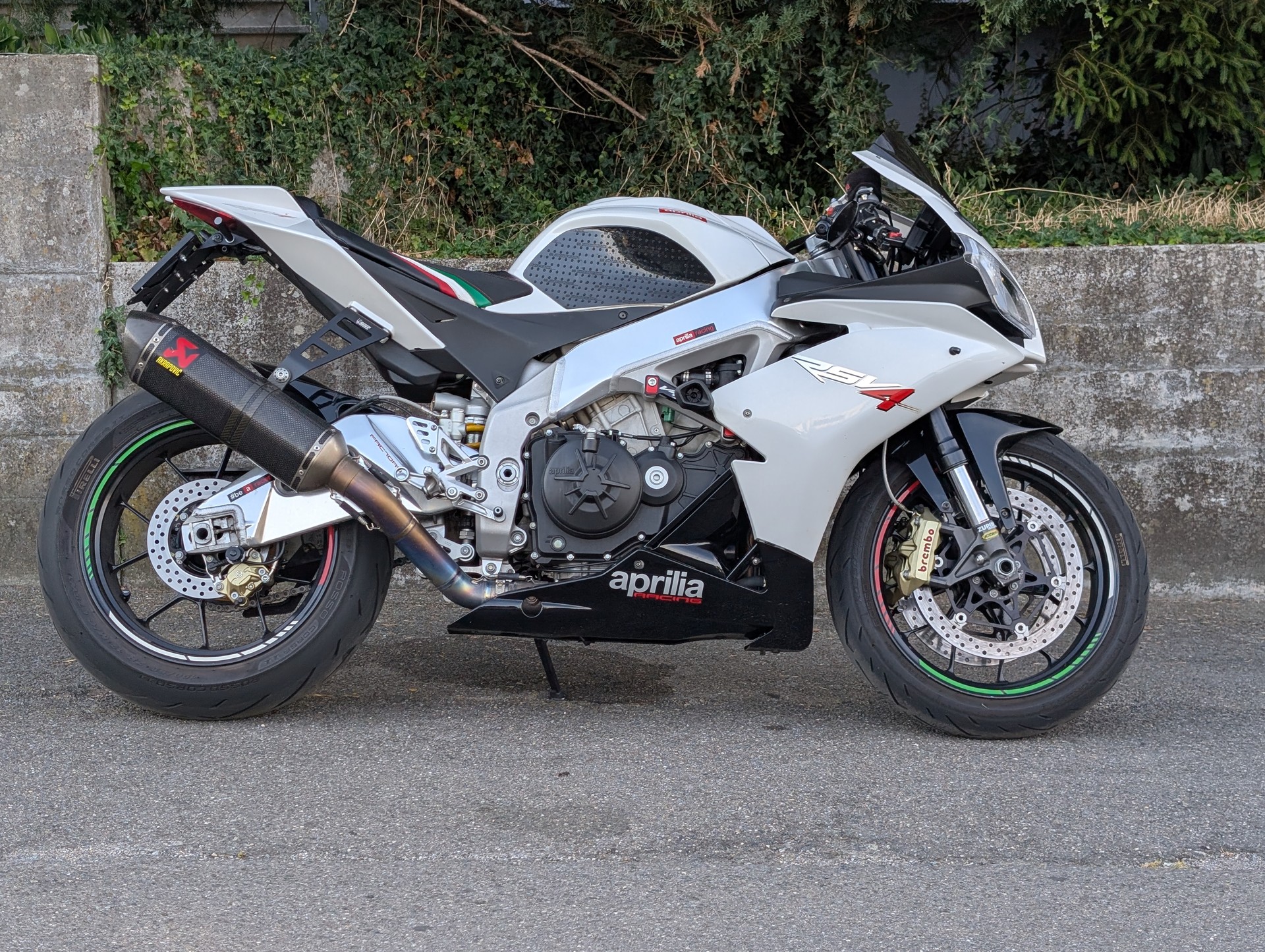 APRILIA RSV4 R-image-1