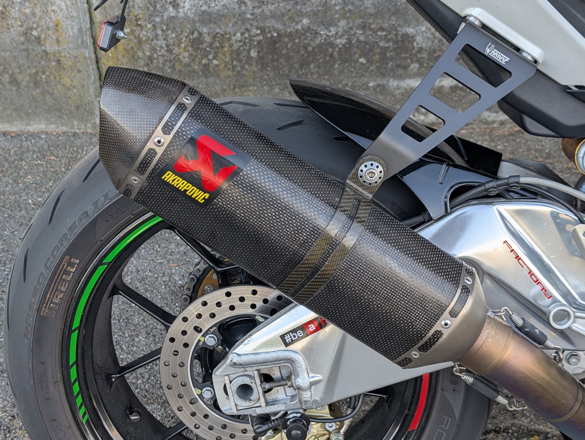 APRILIA RSV4 R-image-6