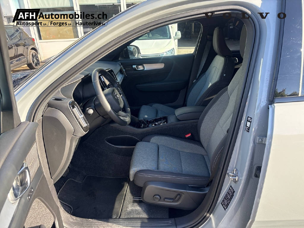 VOLVO XC40 2.0 B3 MH Plus Dark-image-8