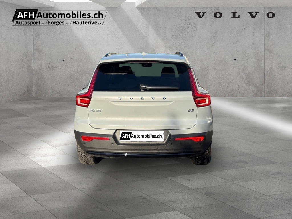 VOLVO XC40 2.0 B3 MH Plus Dark-image-5