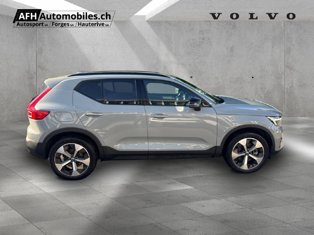 VOLVO XC40 2.0 B3 MH Plus Dark-image-6
