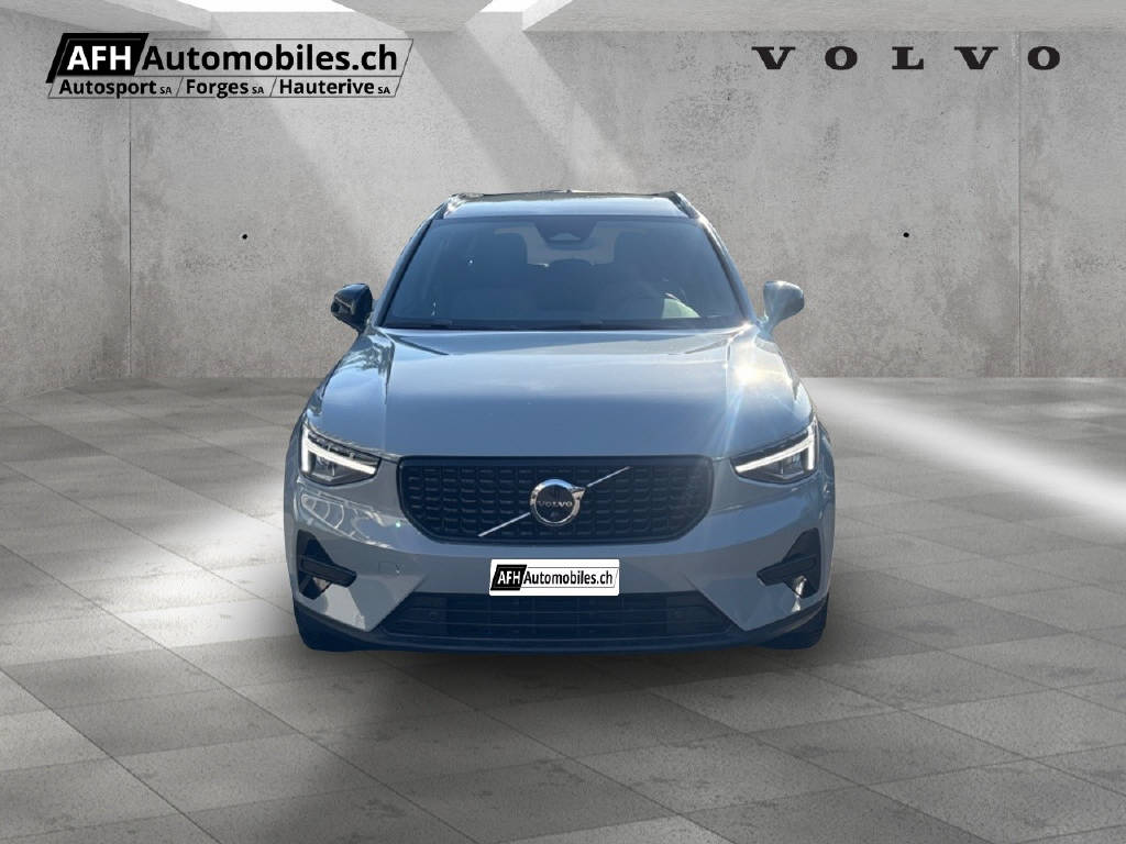 VOLVO XC40 2.0 B3 MH Plus Dark-showroom-element-2